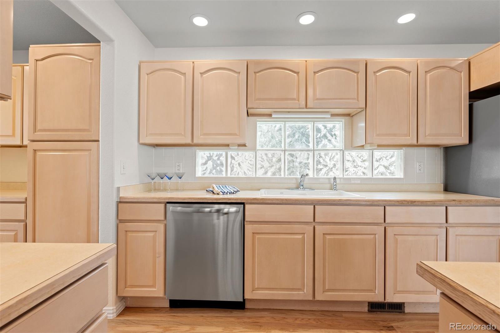 MLS Image #14 for 1011 s valentia street,denver, Colorado