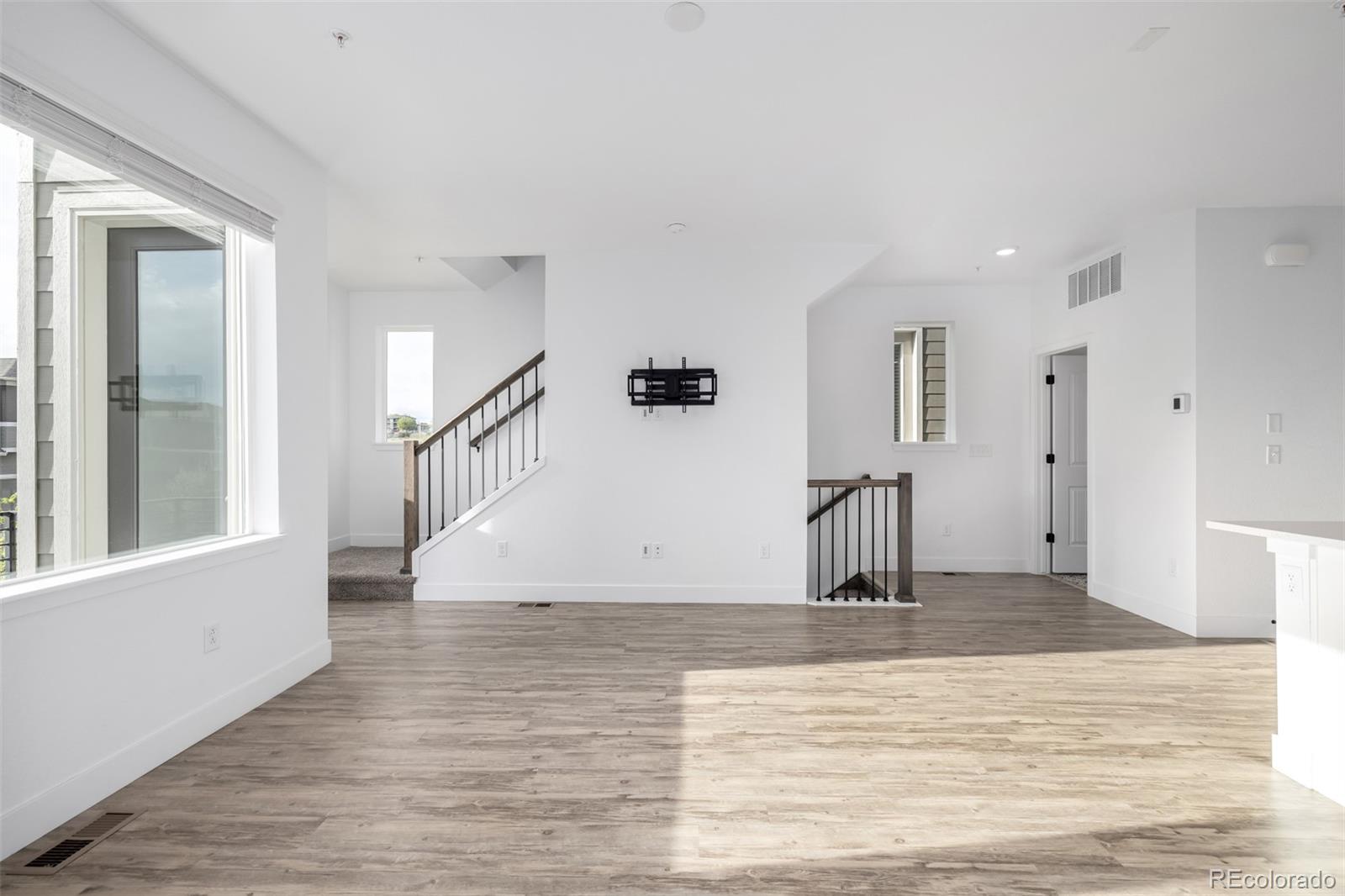 MLS Image #5 for 6936  eliot street,denver, Colorado