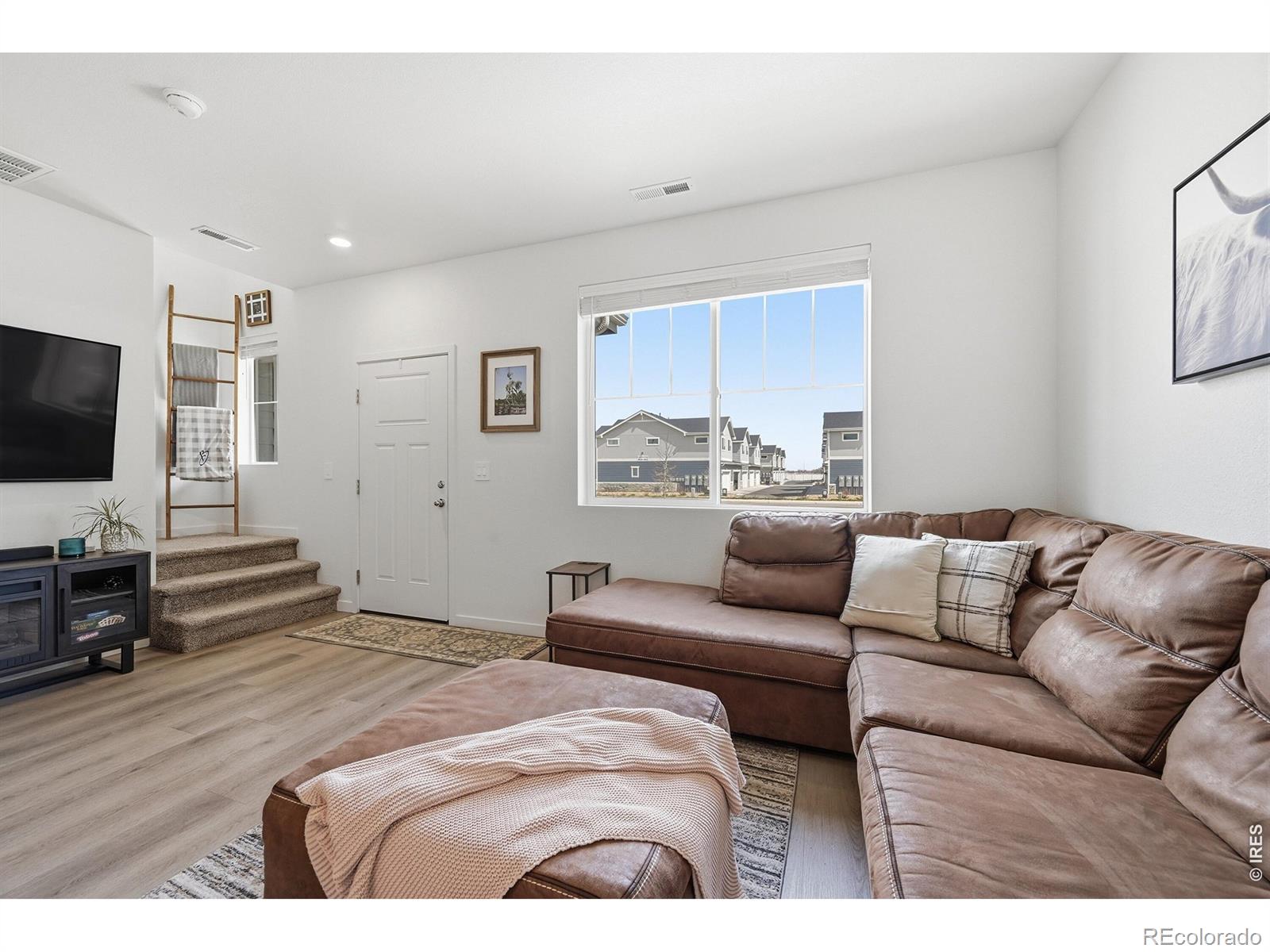 MLS Image #5 for 438  mountain bluebird drive,johnstown, Colorado