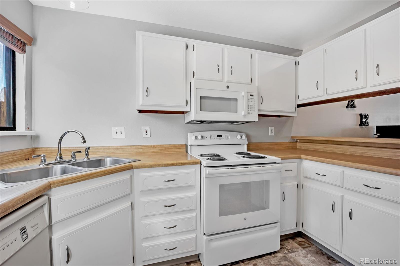 MLS Image #9 for 3921  berkley court,colorado springs, Colorado