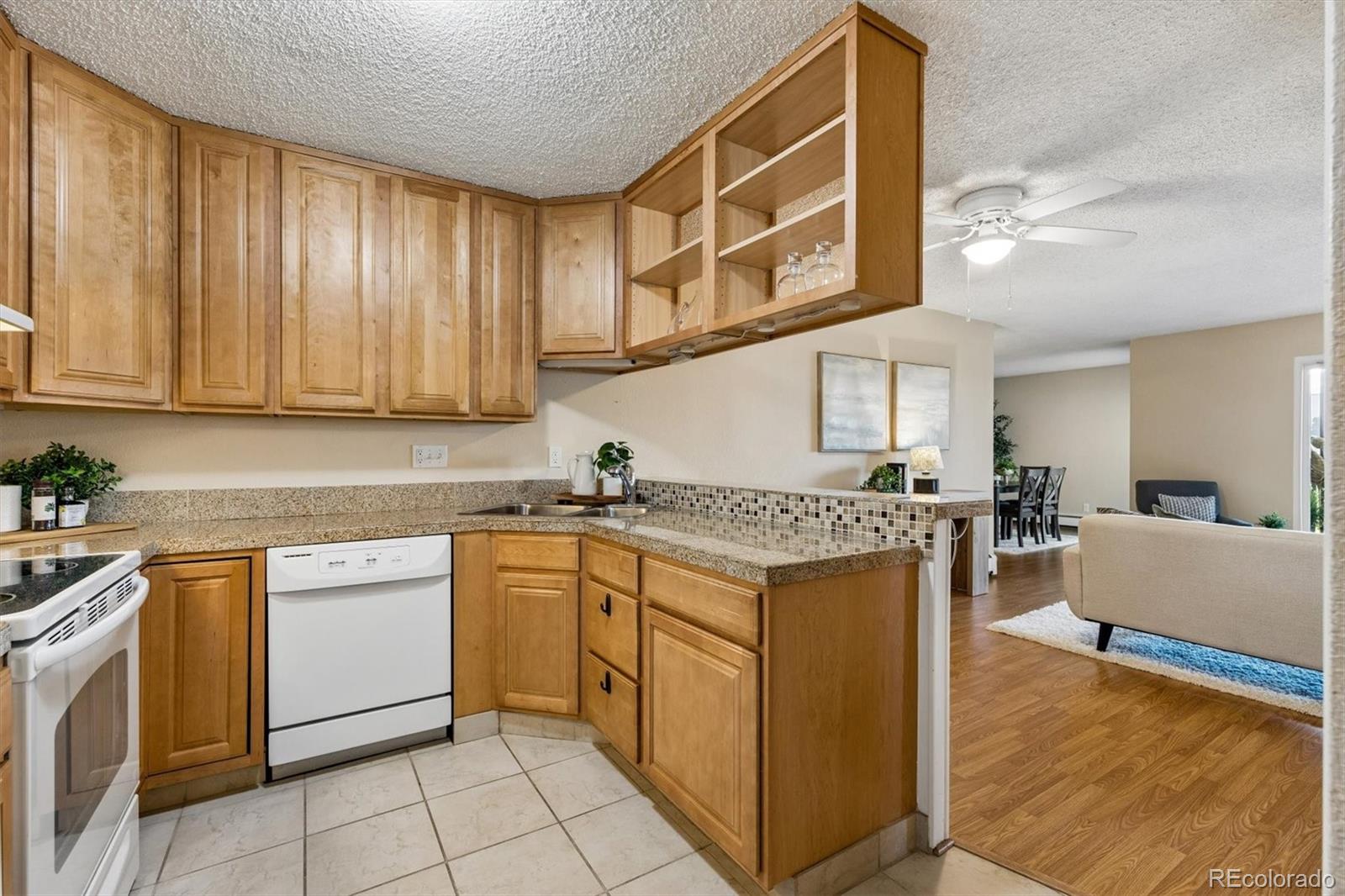 MLS Image #6 for 3470 s poplar street 403,denver, Colorado