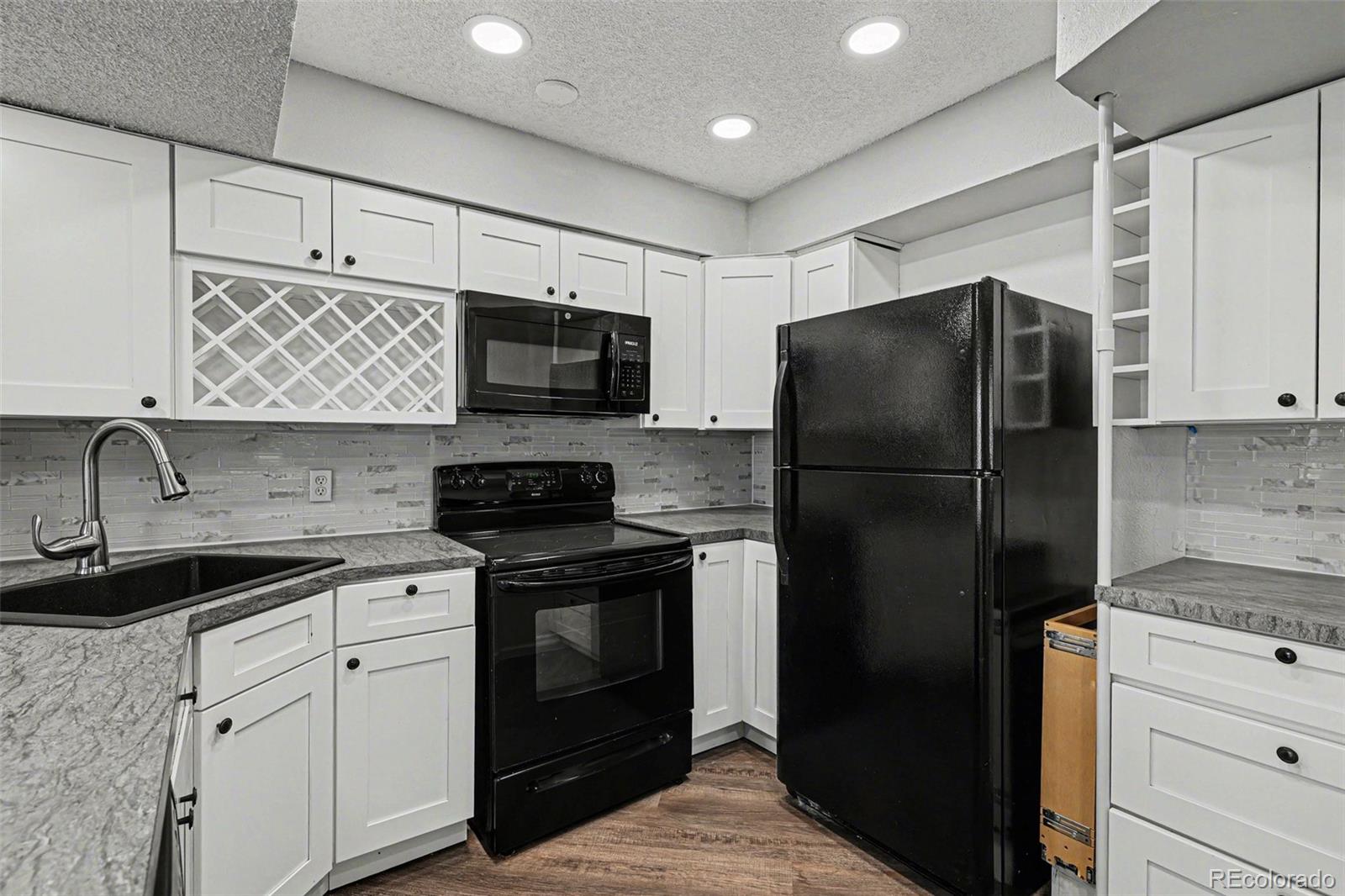 MLS Image #6 for 8500 e jefferson avenue 12e,denver, Colorado