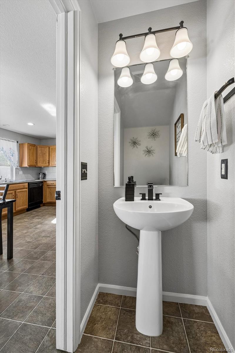 MLS Image #16 for 21440  randolph place,denver, Colorado