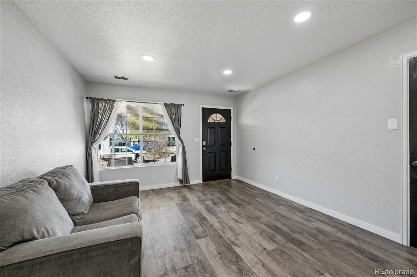 MLS Image #3 for 21440  randolph place,denver, Colorado