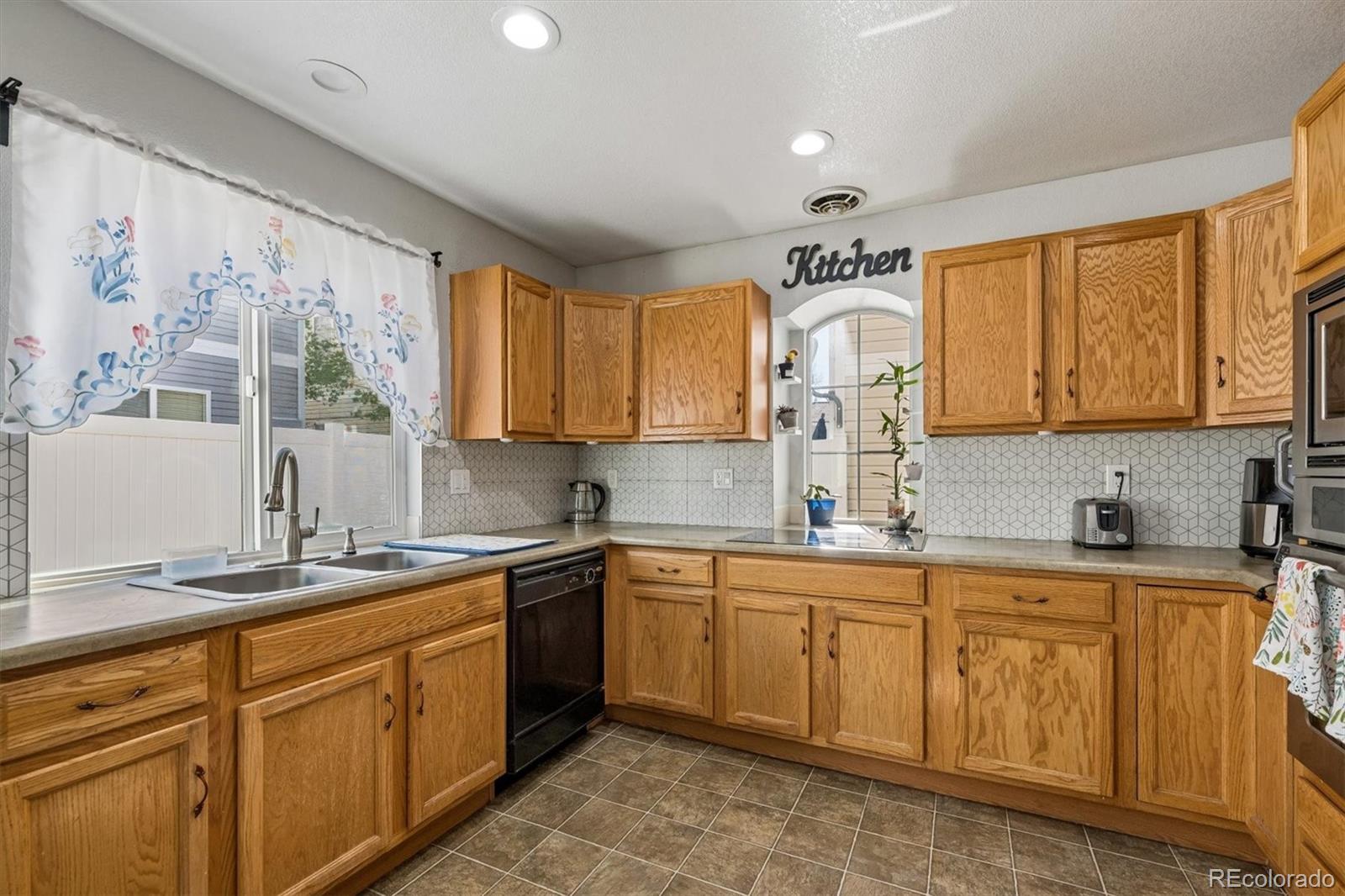 MLS Image #9 for 21440  randolph place,denver, Colorado