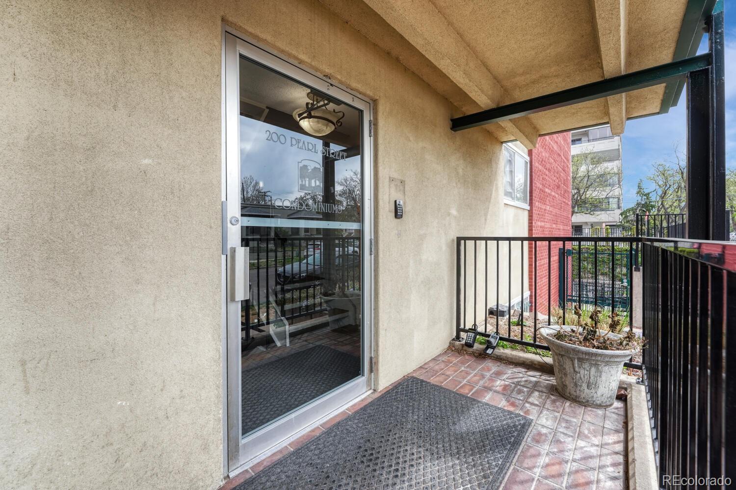 MLS Image #2 for 200 n pearl street 205,denver, Colorado