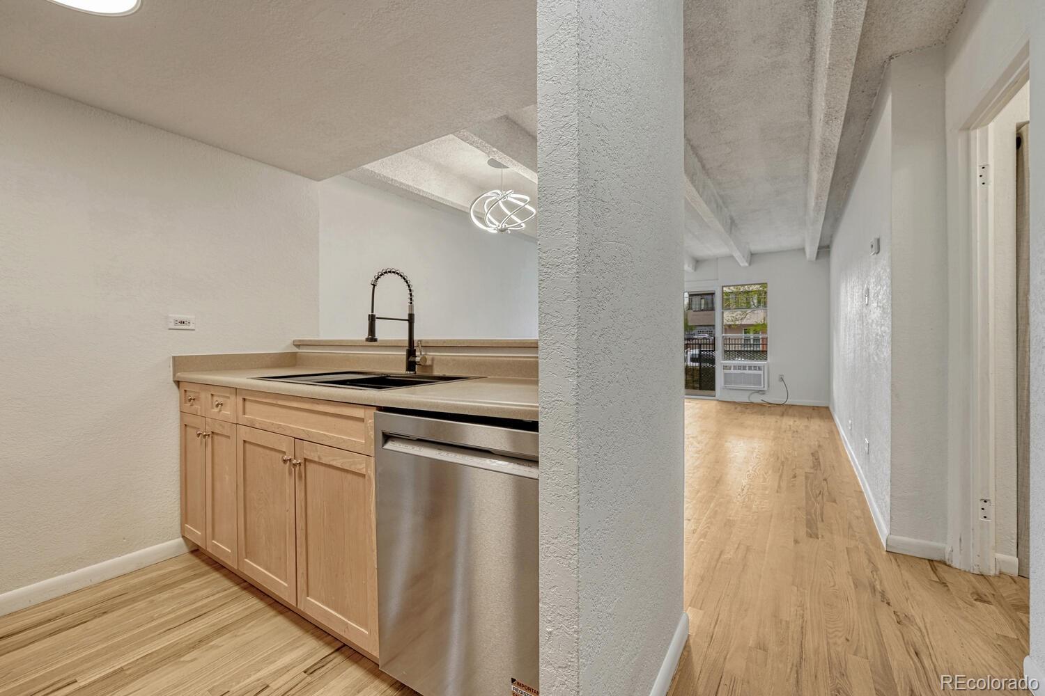 MLS Image #5 for 200 n pearl street 205,denver, Colorado