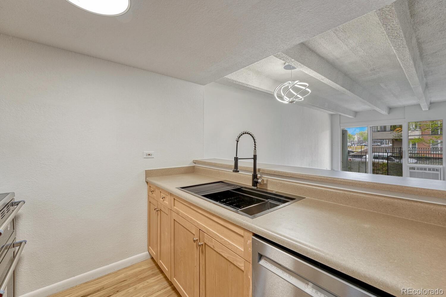 MLS Image #6 for 200 n pearl street 205,denver, Colorado
