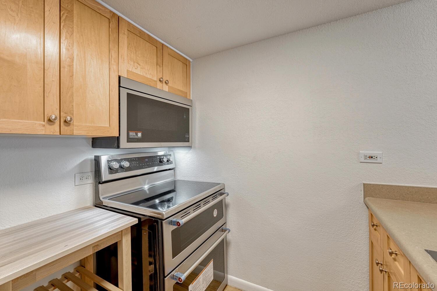 MLS Image #7 for 200 n pearl street 205,denver, Colorado