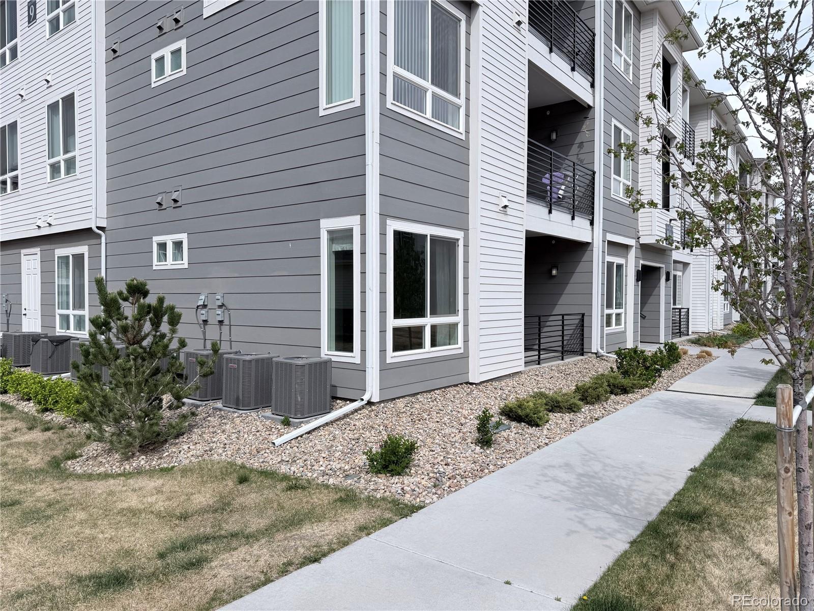 MLS Image #12 for 6153 n ceylon street,denver, Colorado