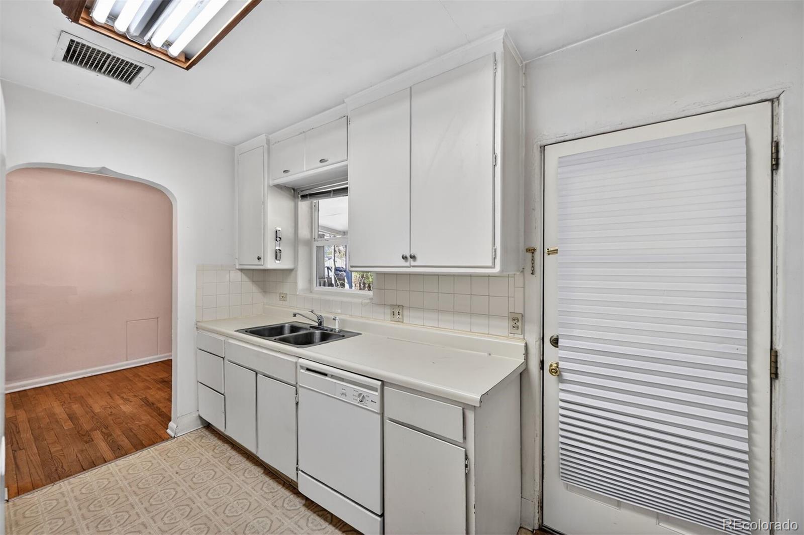 MLS Image #10 for 3051 s downing street,englewood, Colorado