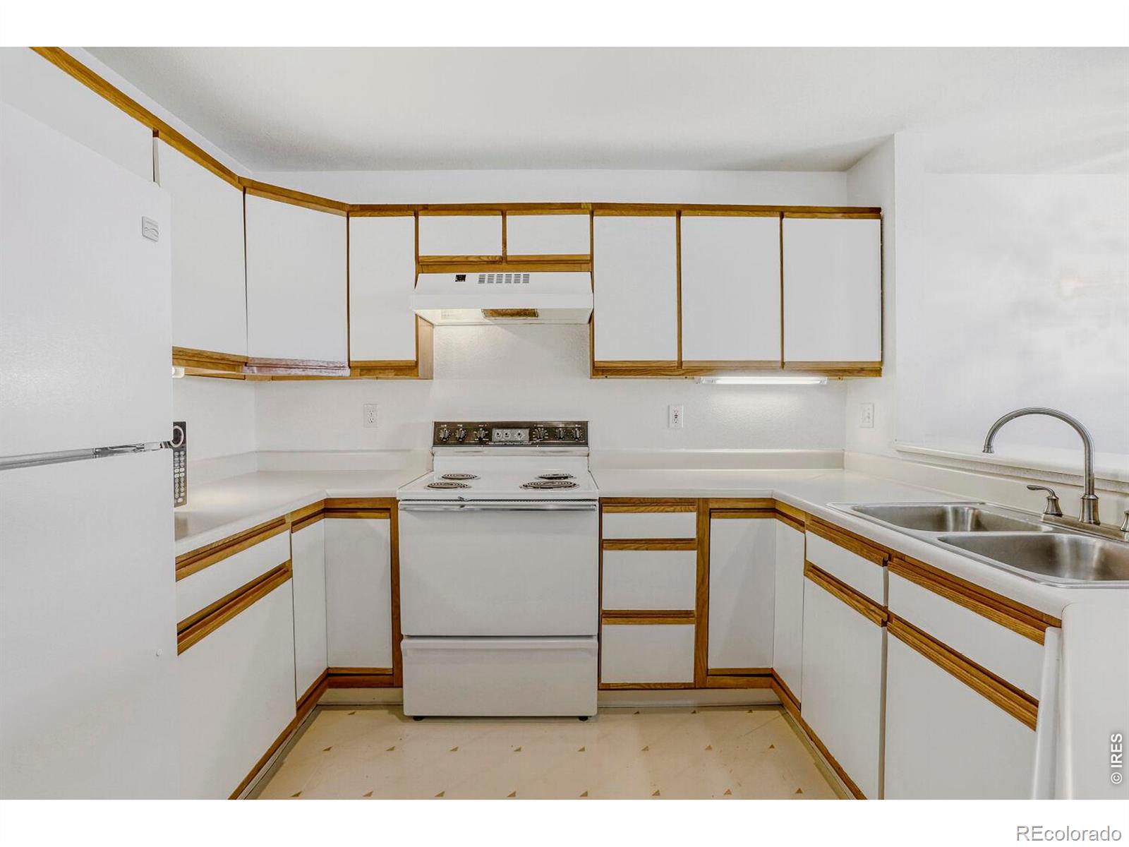 MLS Image #12 for 33 s boulder circle,boulder, Colorado