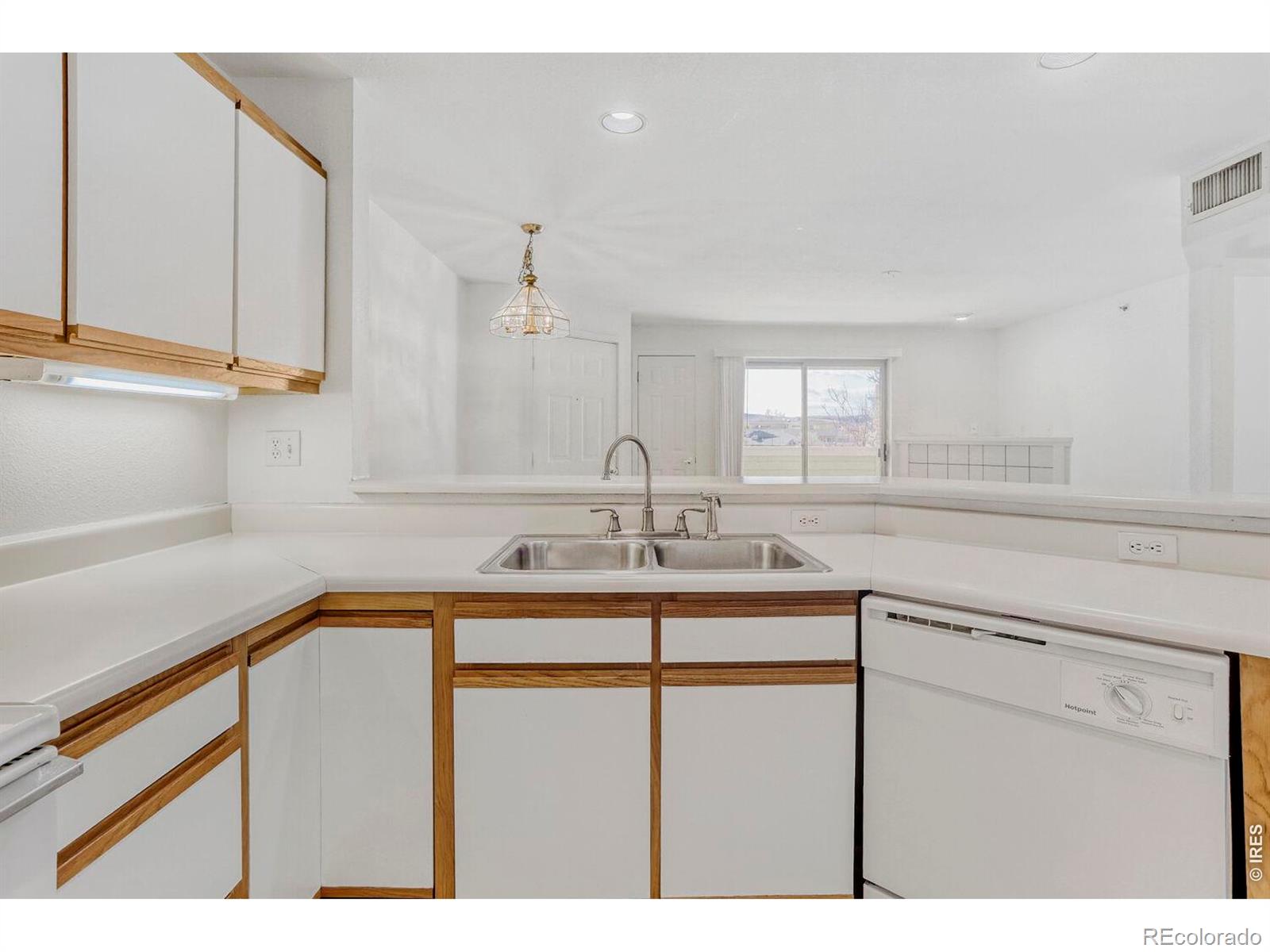 MLS Image #13 for 33 s boulder circle,boulder, Colorado