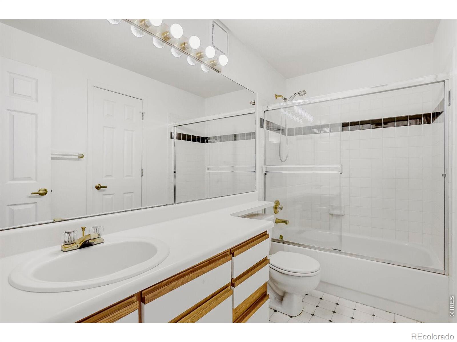 MLS Image #17 for 33 s boulder circle,boulder, Colorado