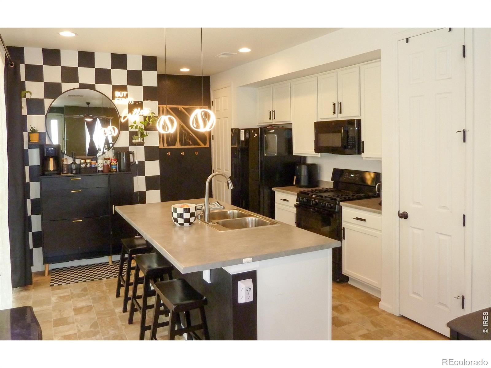 MLS Image #5 for 44 n trussville street,aurora, Colorado