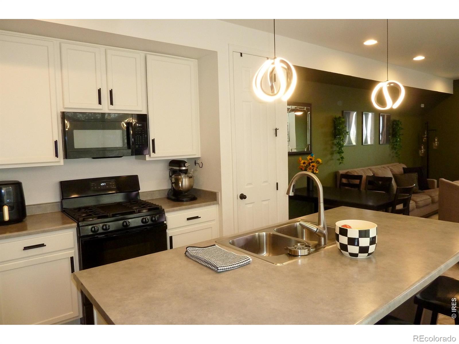 MLS Image #7 for 44 n trussville street,aurora, Colorado
