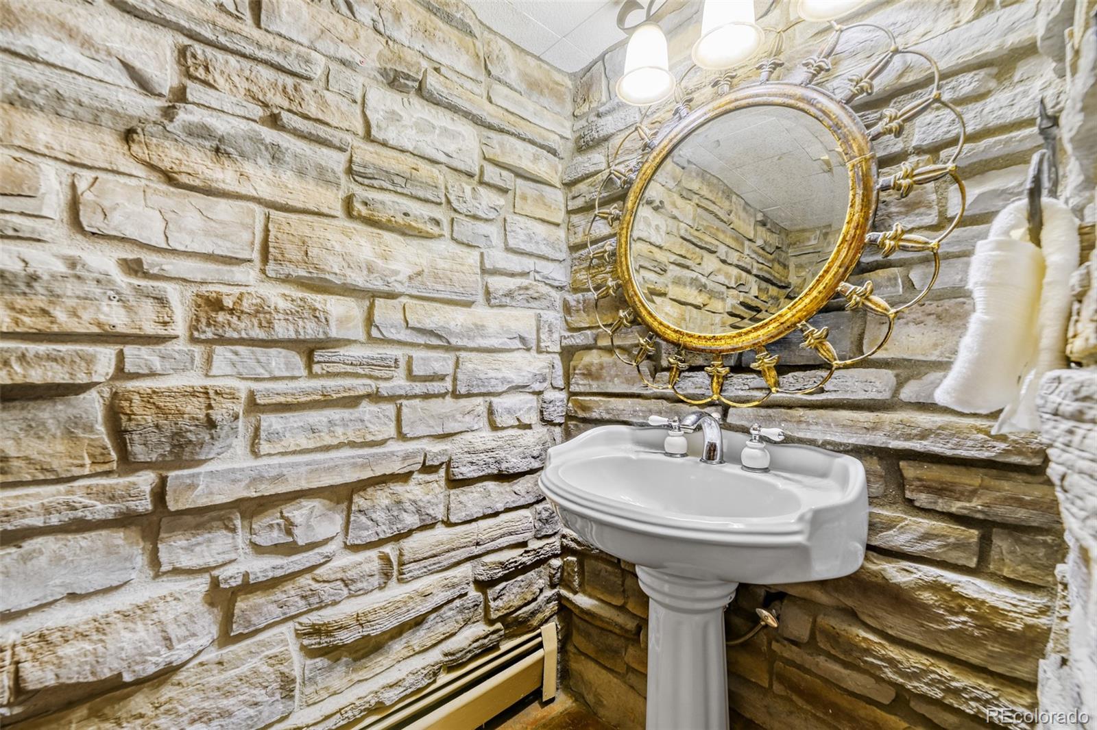 MLS Image #16 for 2190 s holly street,denver, Colorado