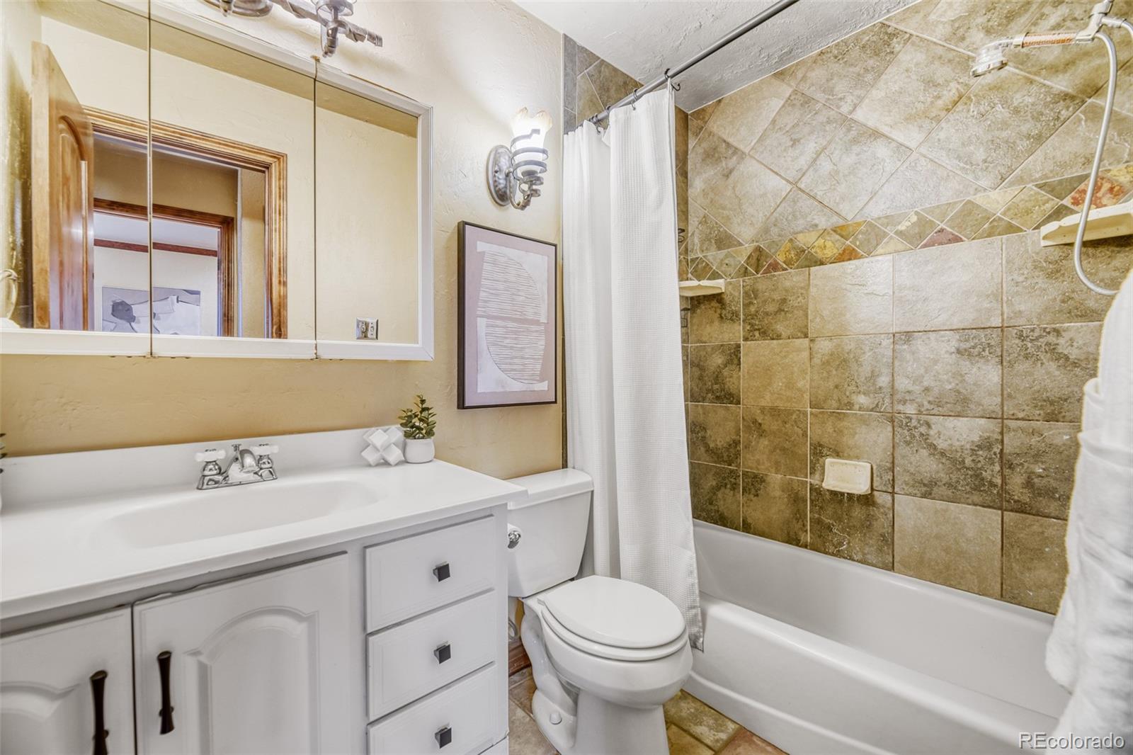 MLS Image #17 for 2190 s holly street,denver, Colorado