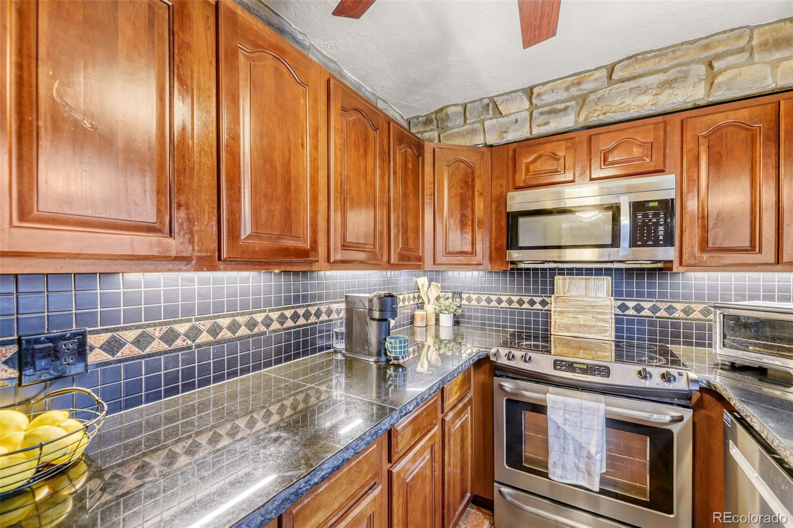 MLS Image #4 for 2190 s holly street,denver, Colorado