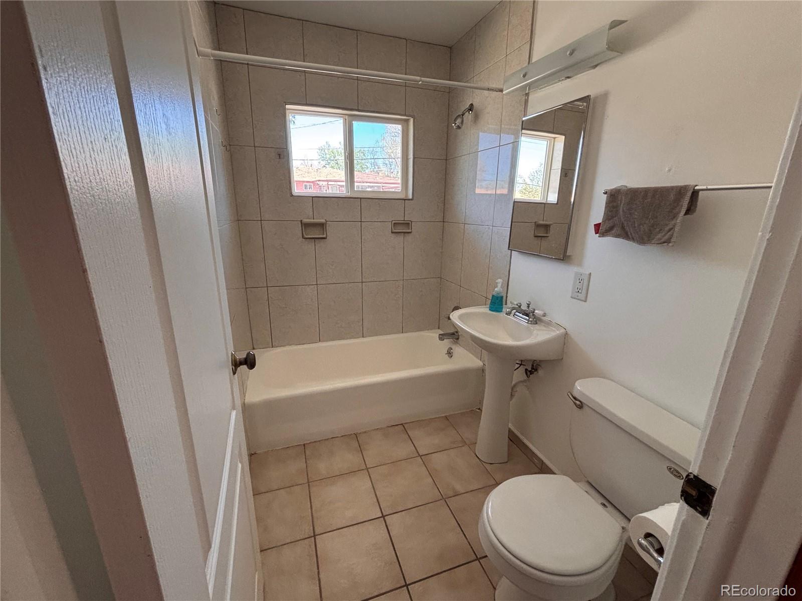 MLS Image #14 for 2771 s perry street,denver, Colorado