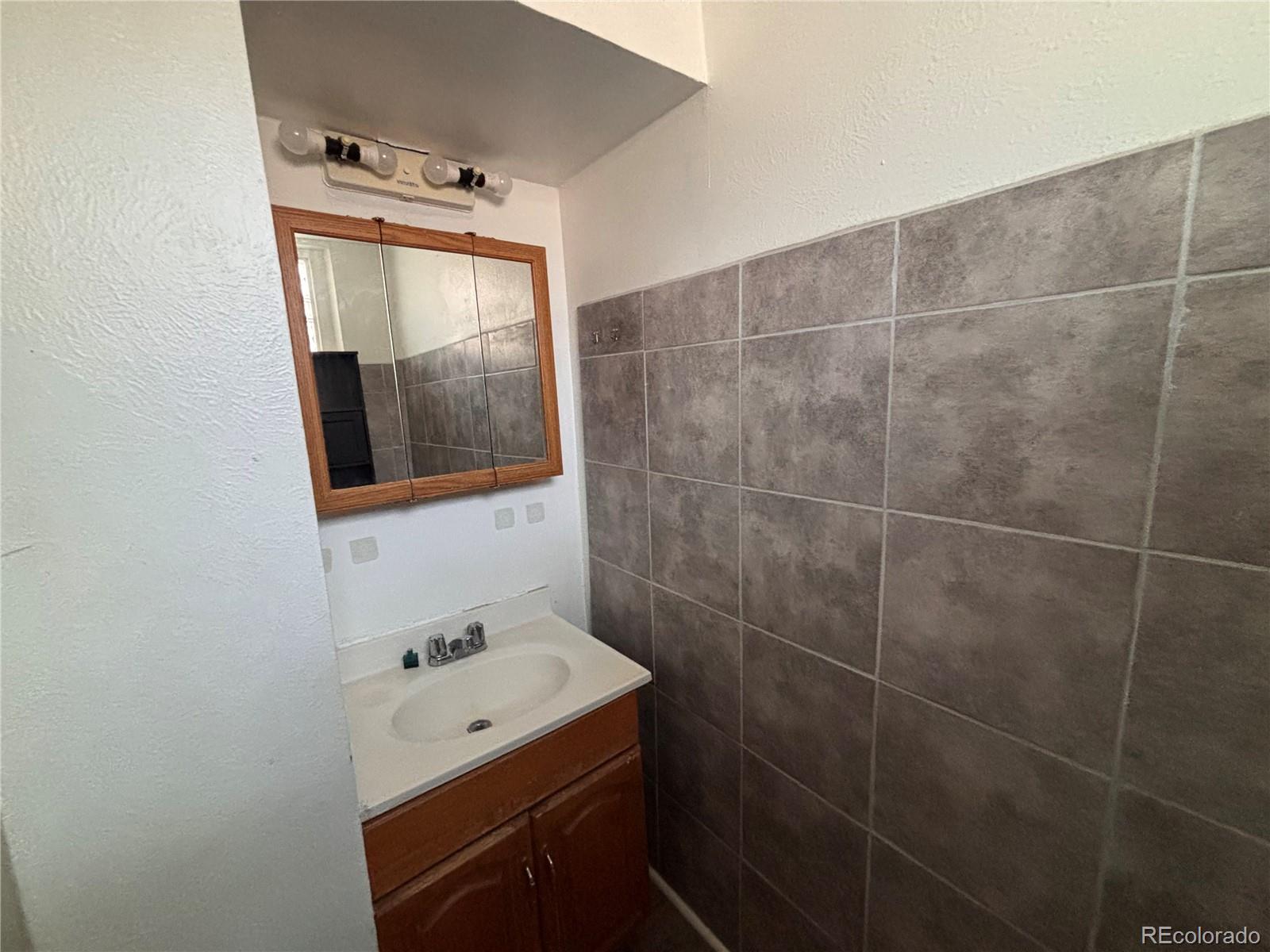 MLS Image #23 for 2771 s perry street,denver, Colorado