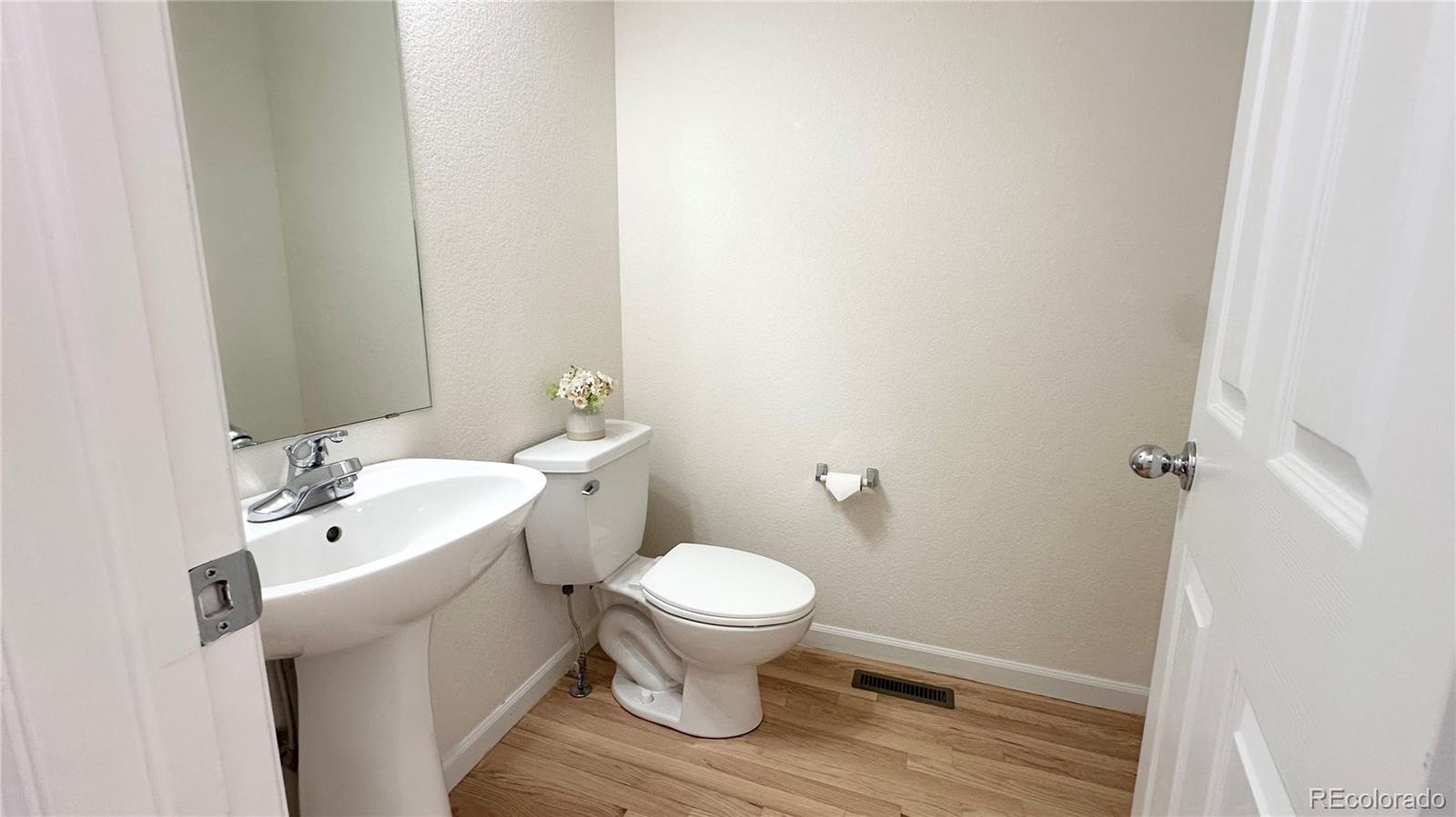MLS Image #8 for 7482 e 7th avenue,denver, Colorado