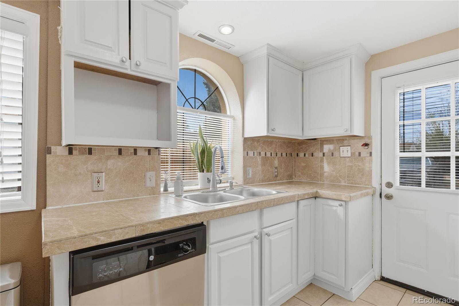 MLS Image #9 for 1141 s raleigh street,denver, Colorado