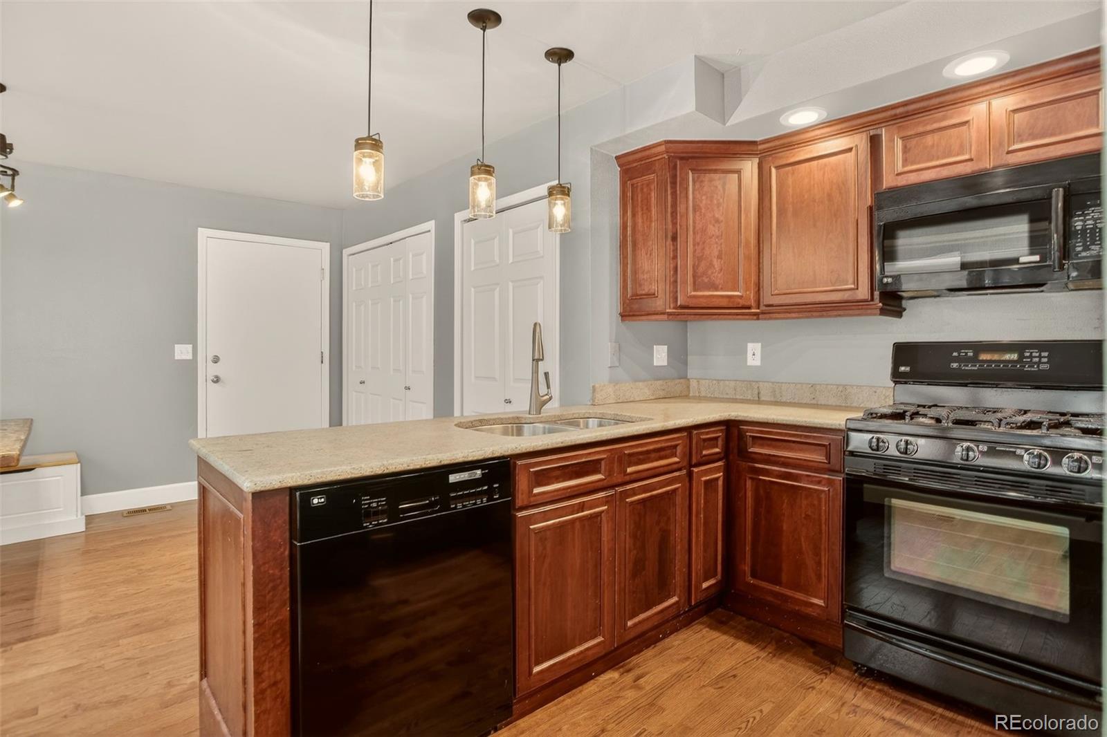 MLS Image #18 for 10000 e yale avenue,denver, Colorado