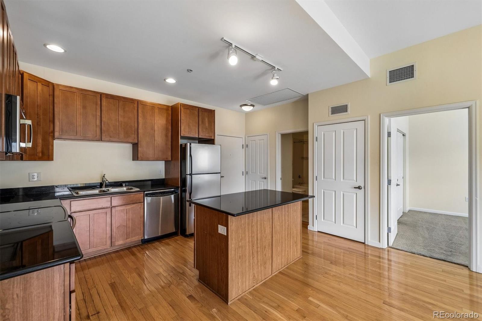 MLS Image #29 for 1950 n logan street 508,denver, Colorado