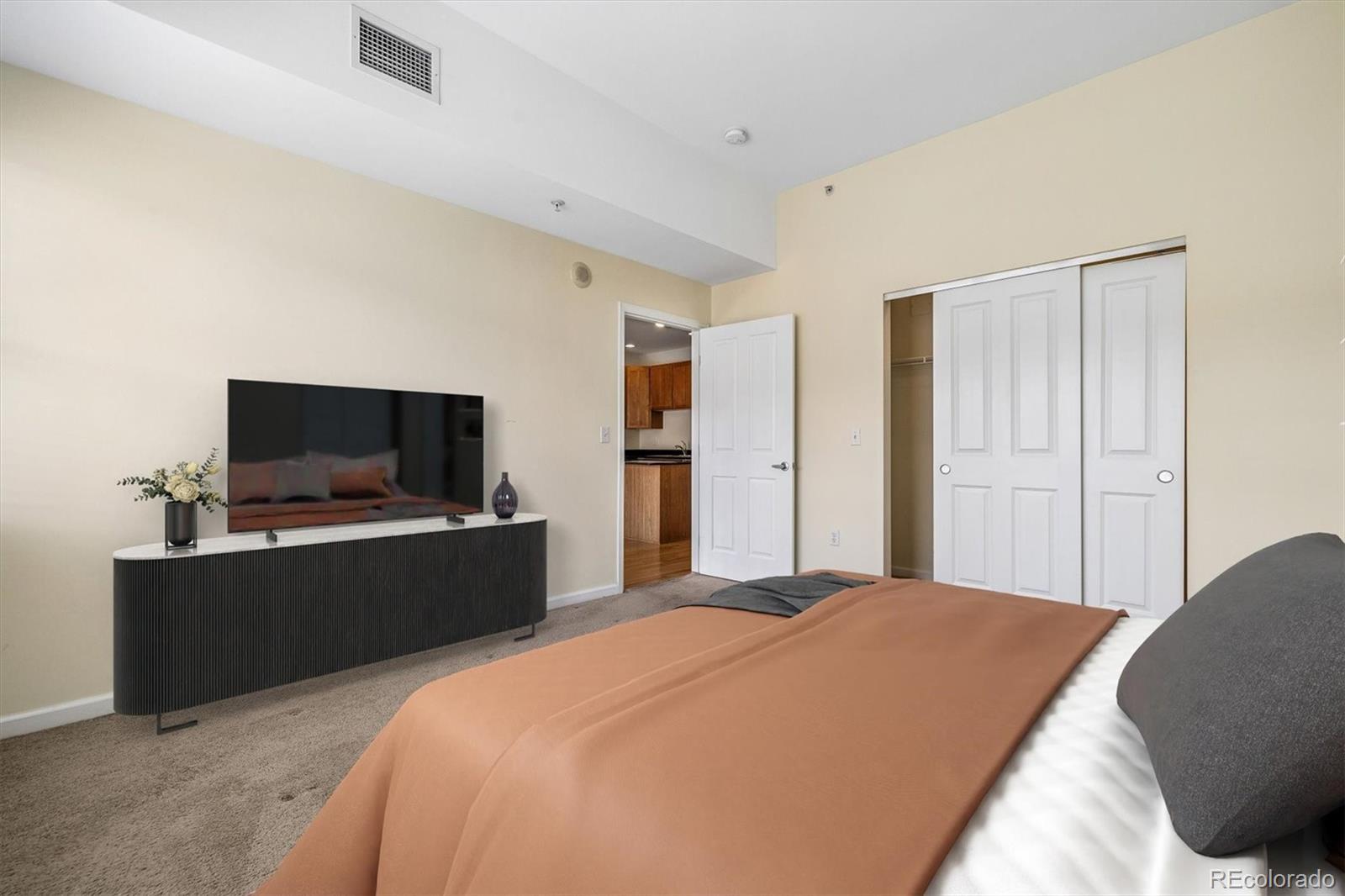 MLS Image #5 for 1950 n logan street 508,denver, Colorado