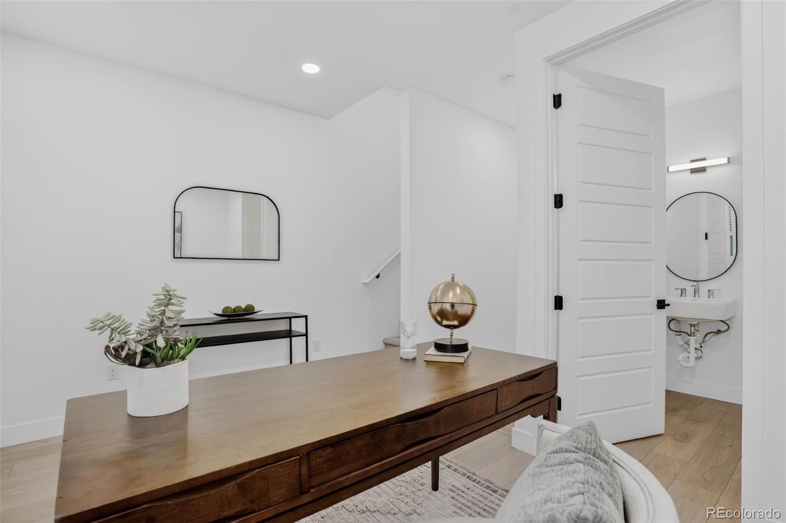 MLS Image #10 for 5128 w 26th avenue 205,denver, Colorado