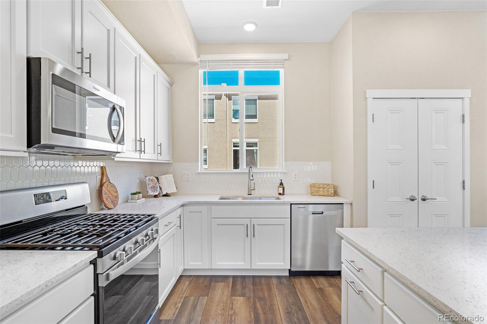 MLS Image #14 for 2220 s mcintyre street,lakewood, Colorado