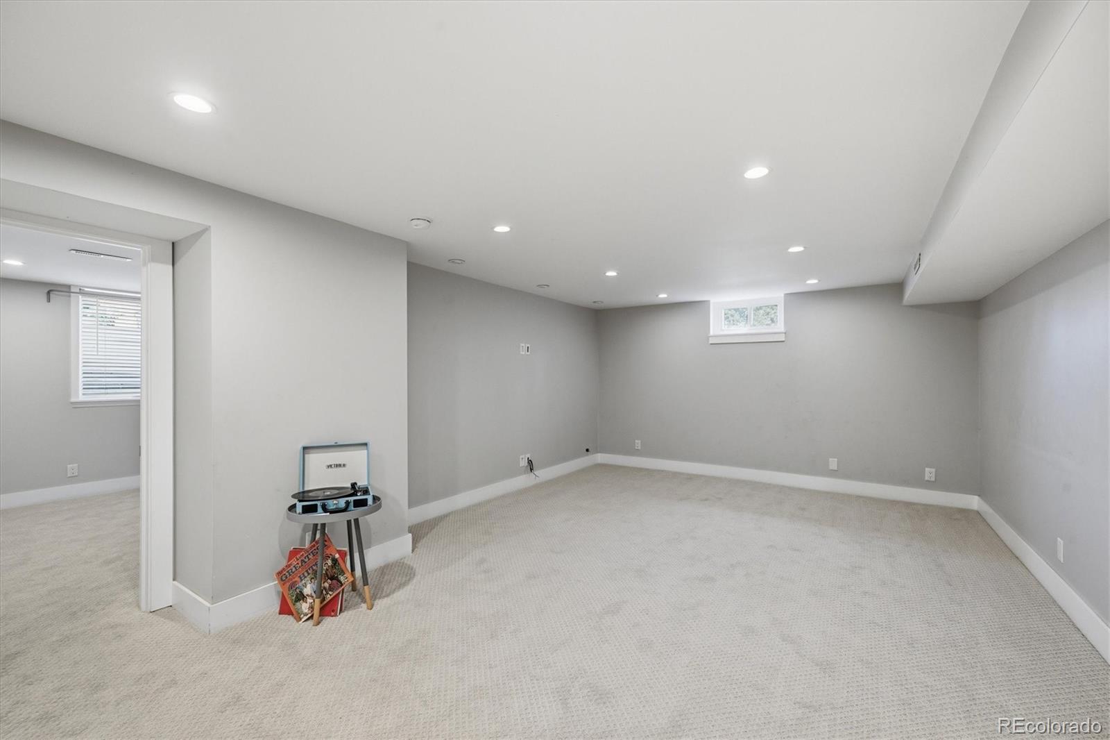MLS Image #30 for 260 s jasmine street,denver, Colorado