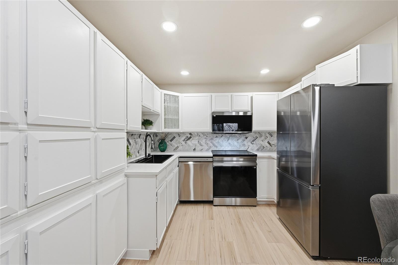 MLS Image #13 for 705 s alton way,denver, Colorado