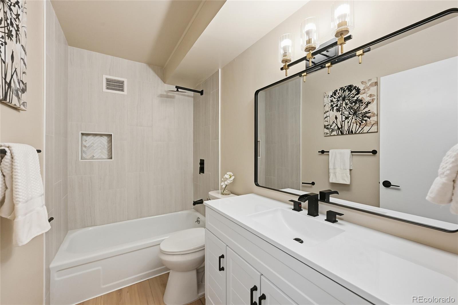MLS Image #18 for 705 s alton way,denver, Colorado