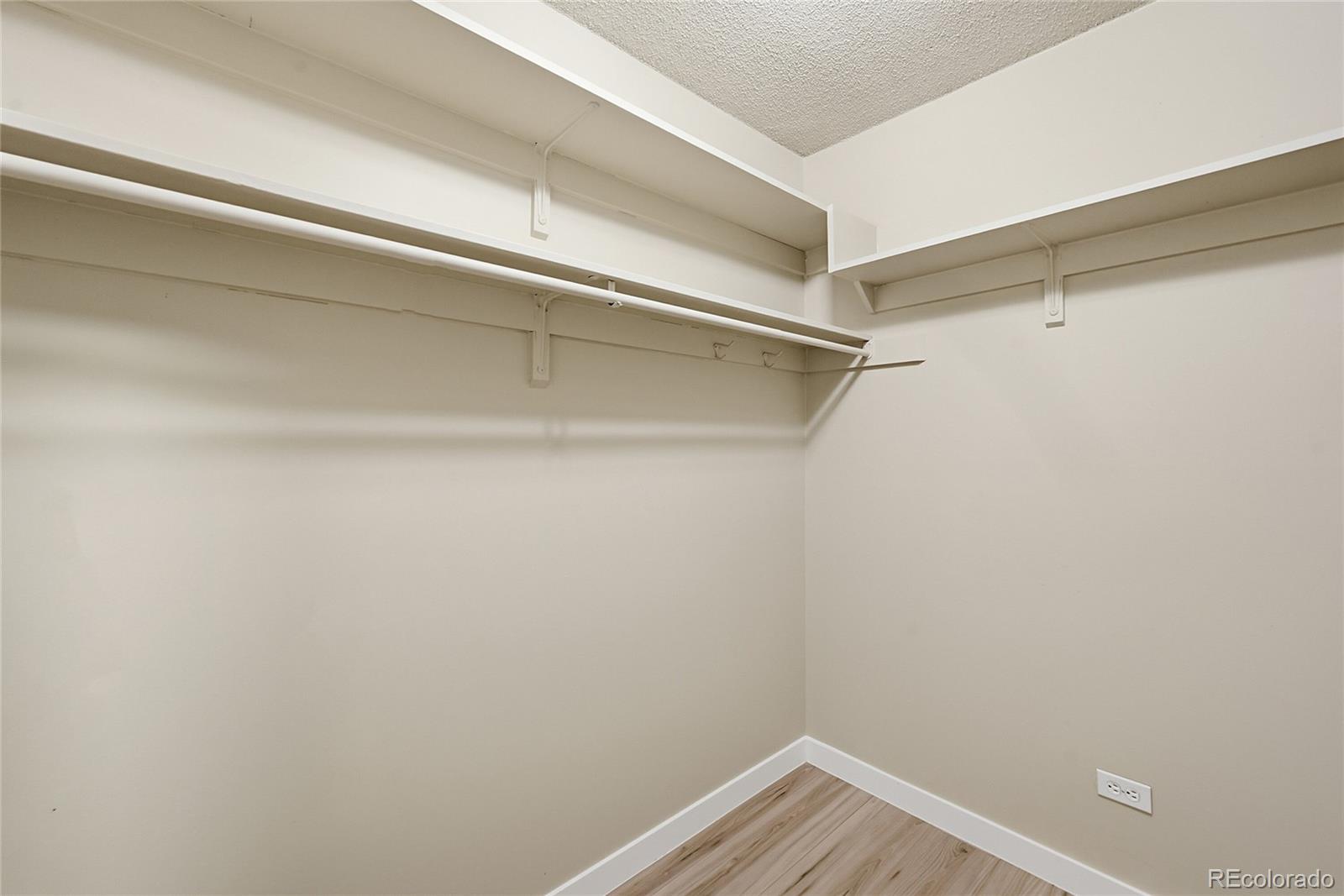 MLS Image #8 for 705 s alton way,denver, Colorado