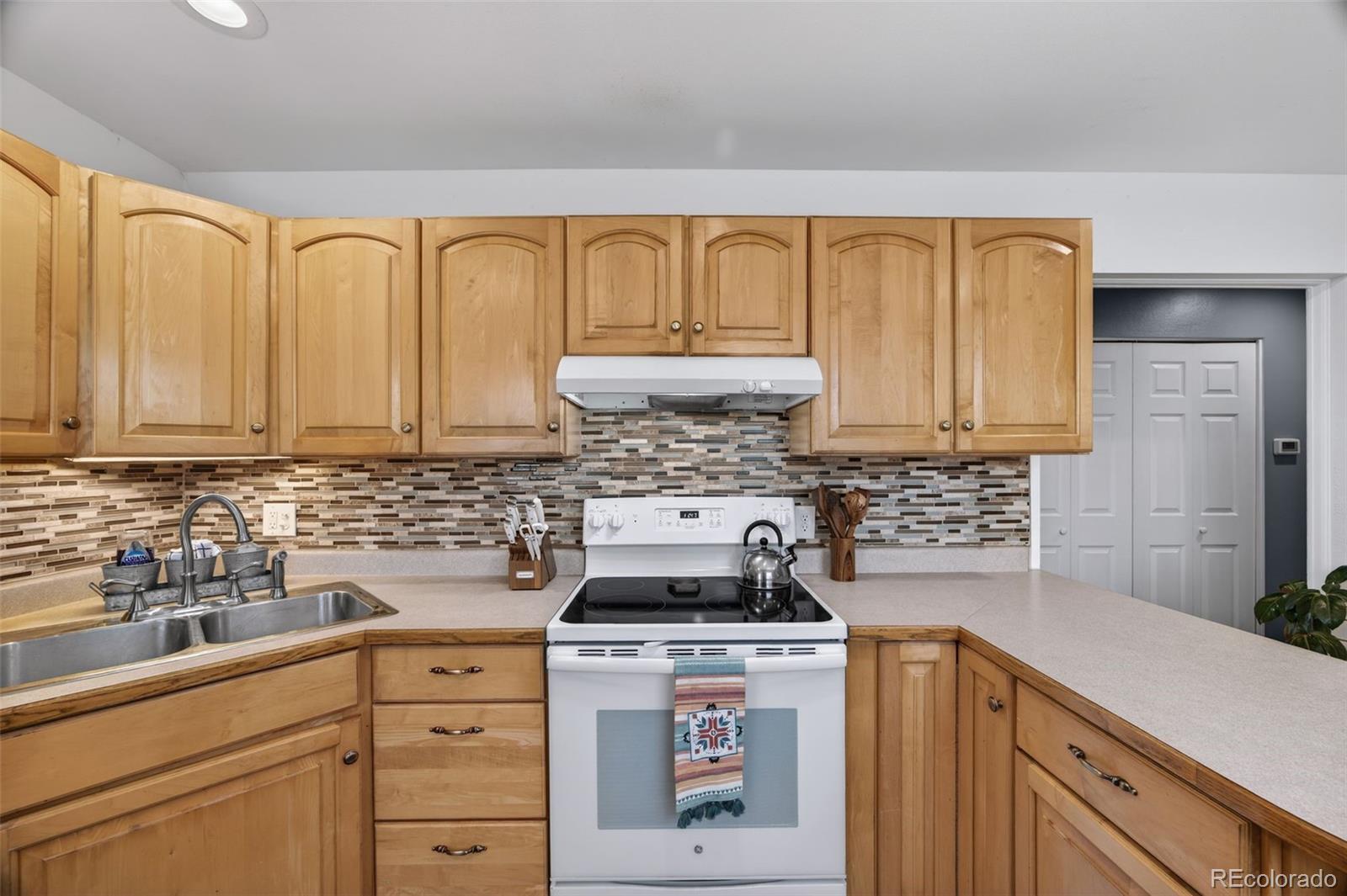MLS Image #15 for 5560  wheeling street,denver, Colorado