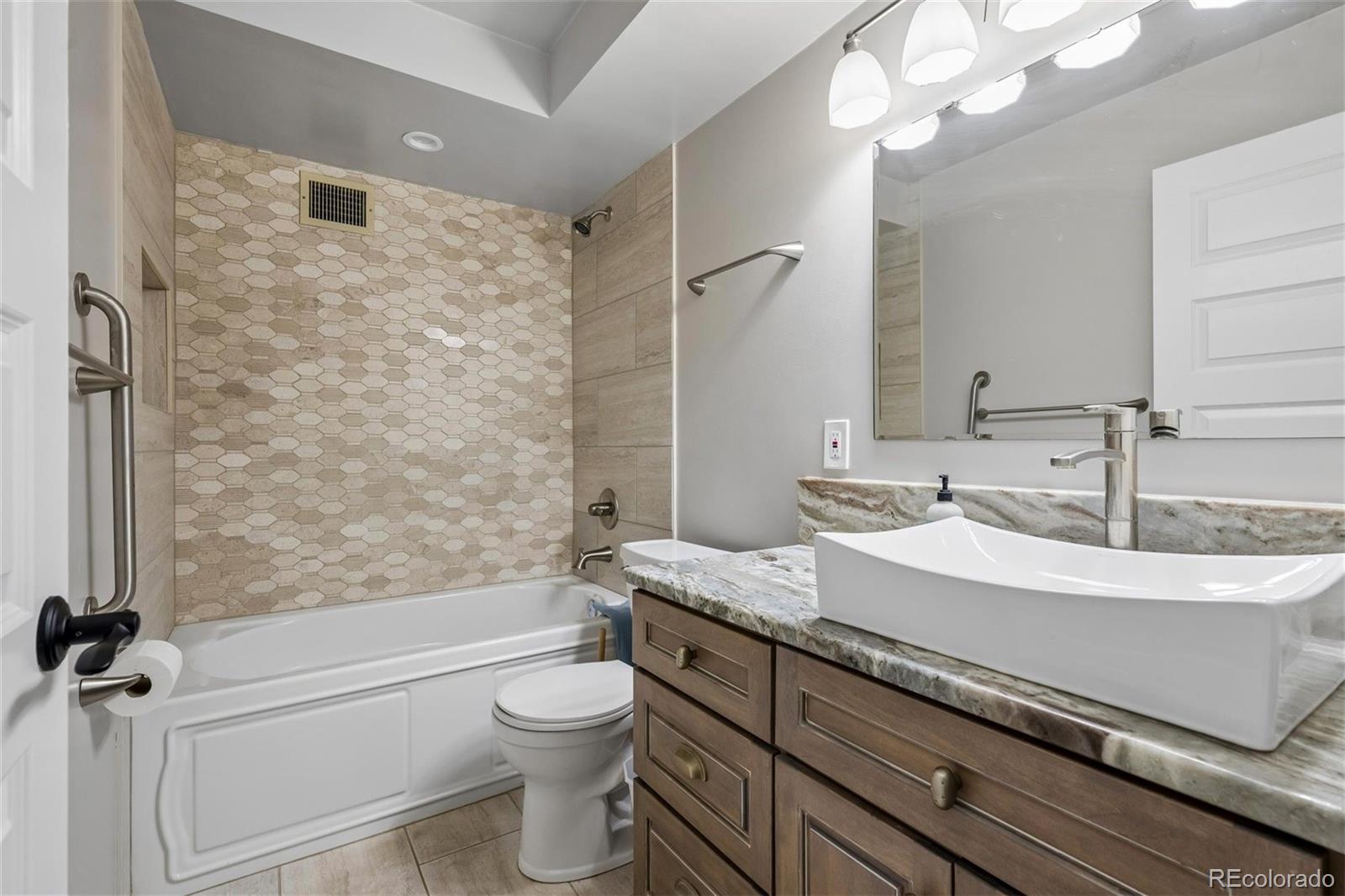 MLS Image #15 for 9340 e center avenue 9c,denver, Colorado
