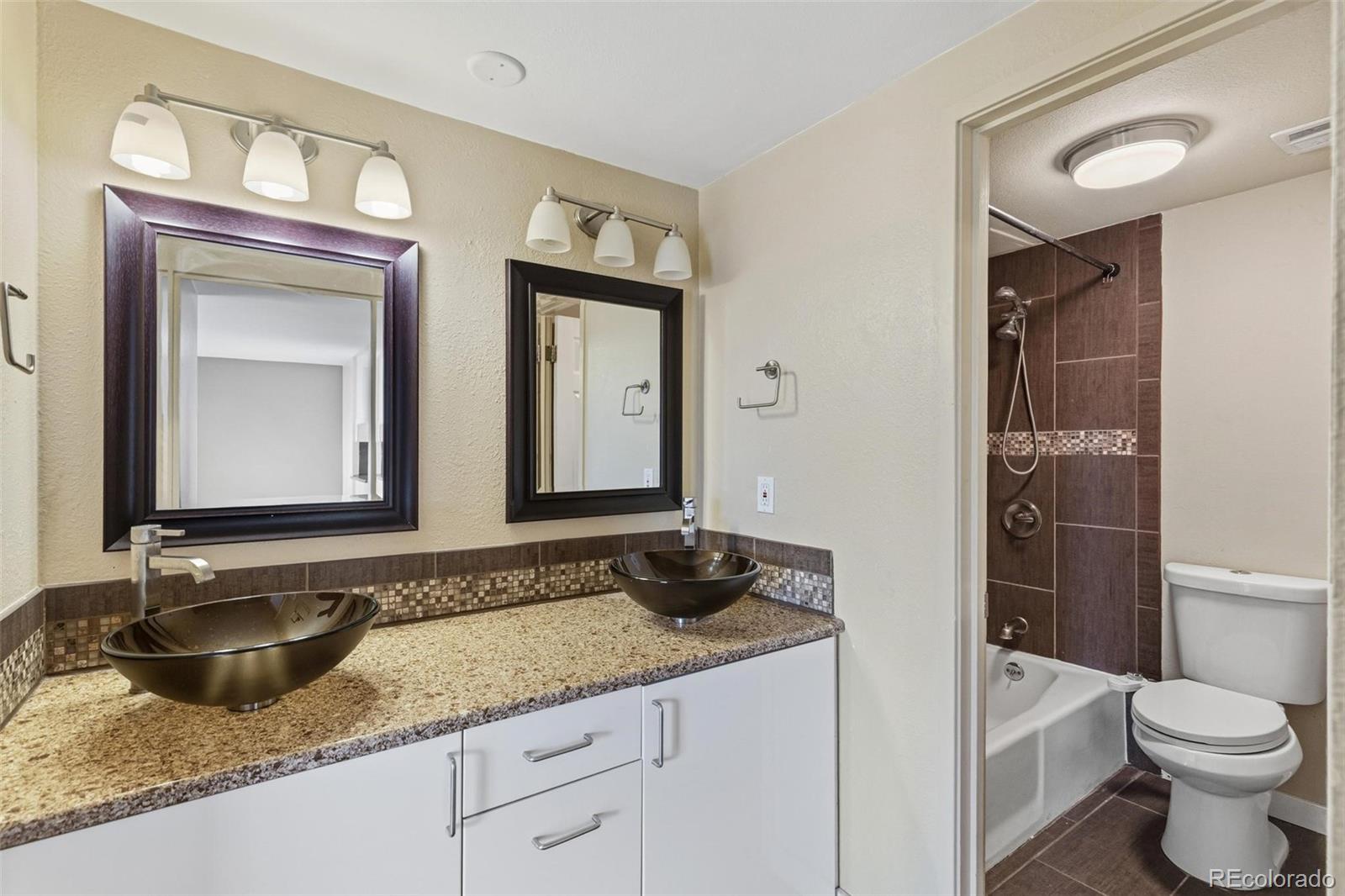 MLS Image #11 for 700 n washington street 506,denver, Colorado