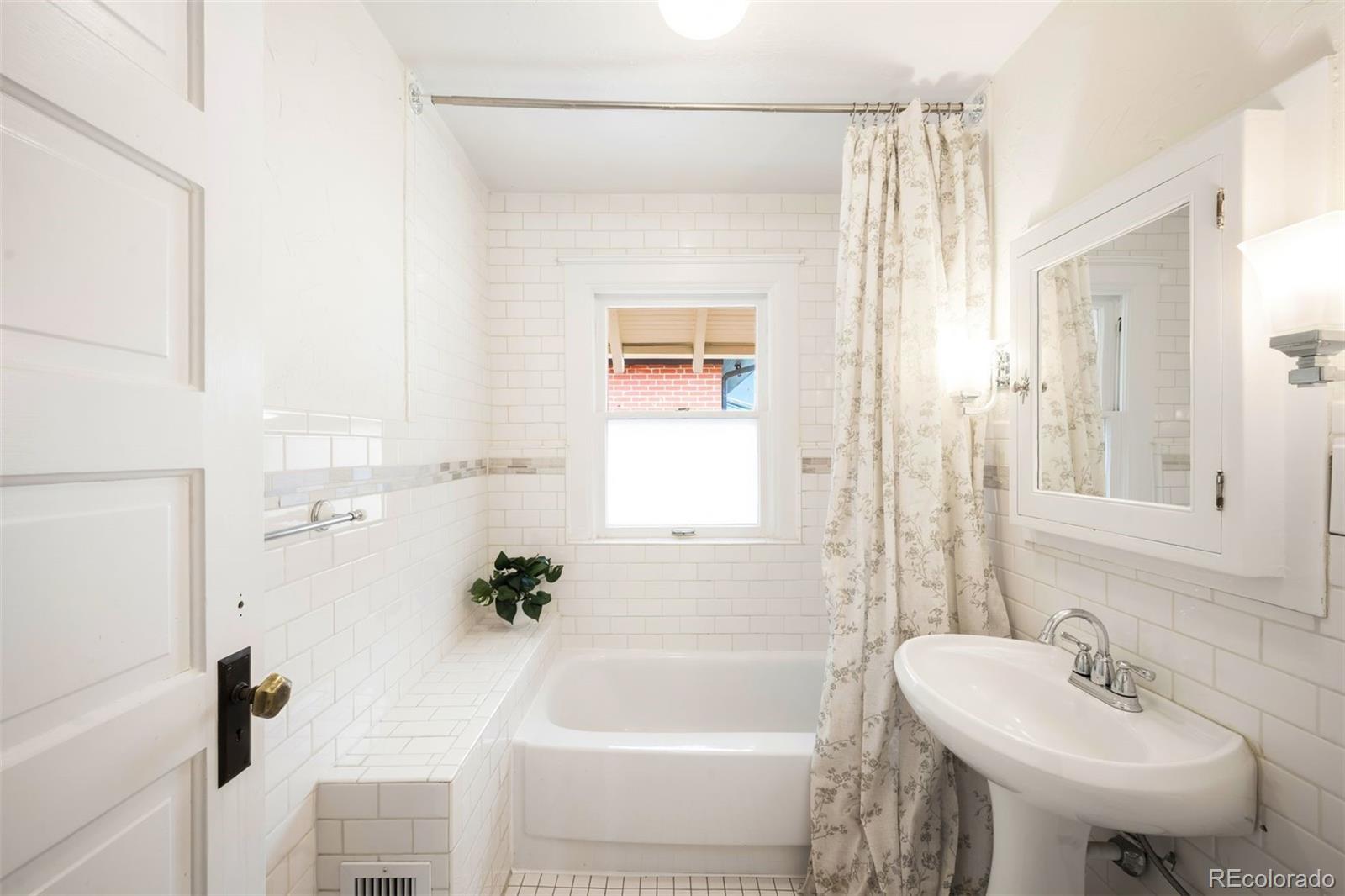 MLS Image #29 for 1368  ash street,denver, Colorado
