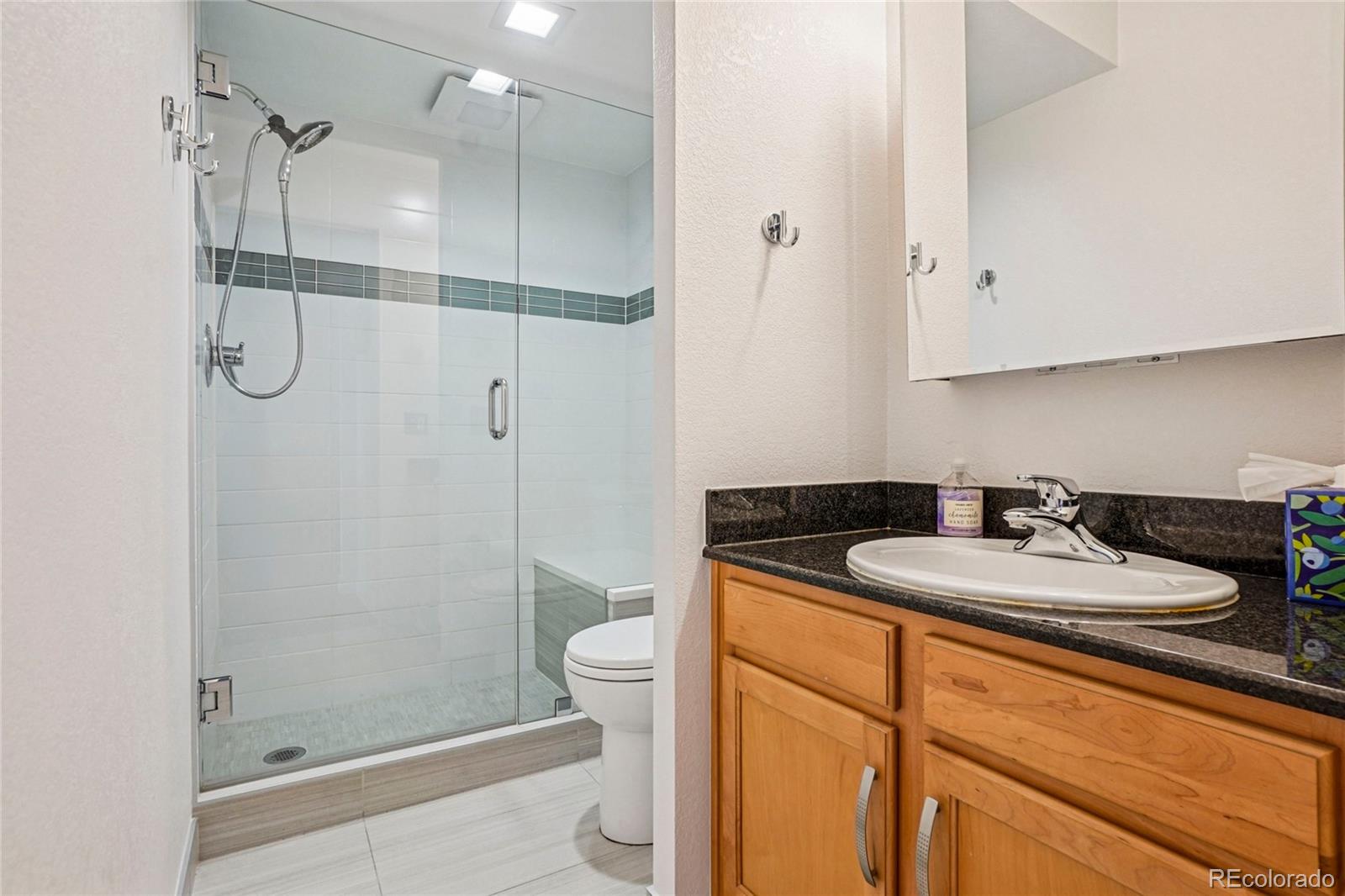 MLS Image #10 for 909 n logan street 4j,denver, Colorado