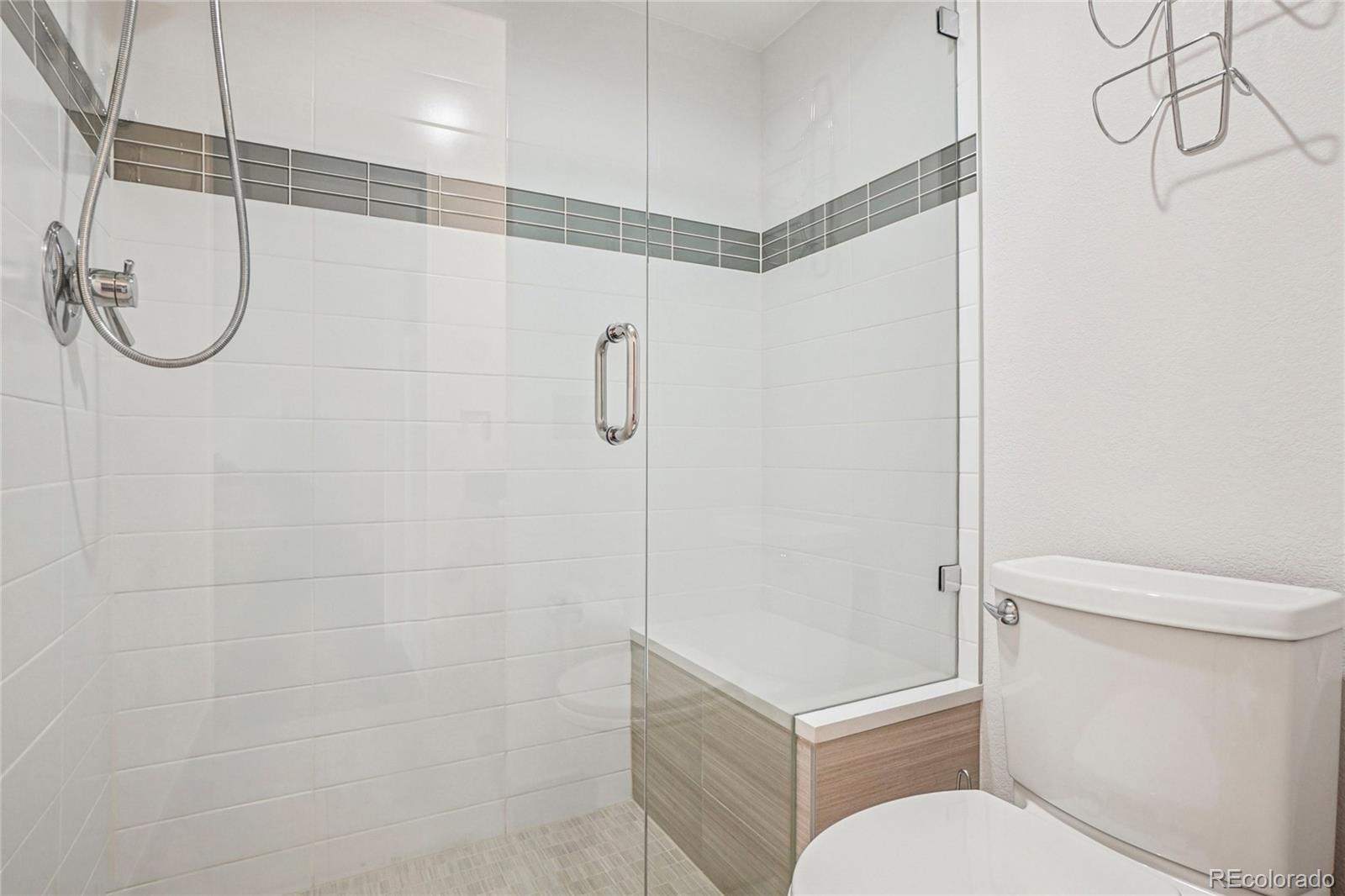 MLS Image #12 for 909 n logan street 4j,denver, Colorado