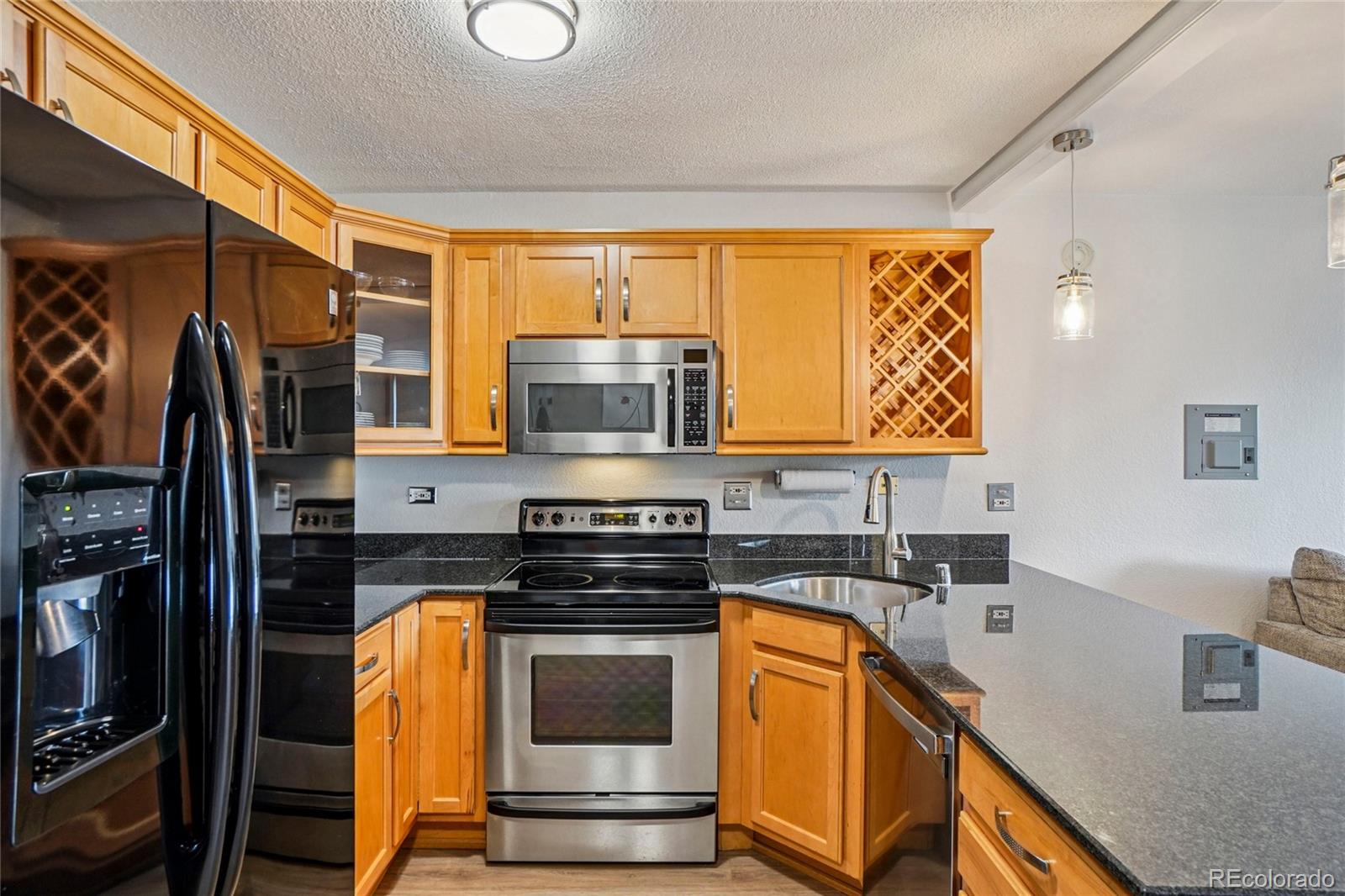 MLS Image #2 for 909 n logan street 4j,denver, Colorado
