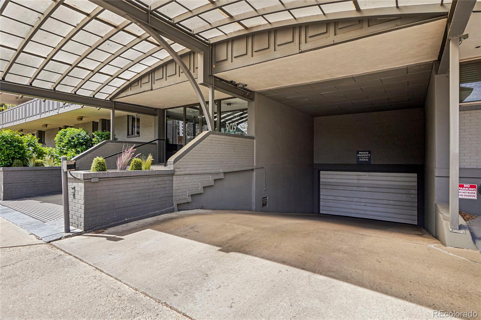 MLS Image #23 for 909 n logan street 4j,denver, Colorado