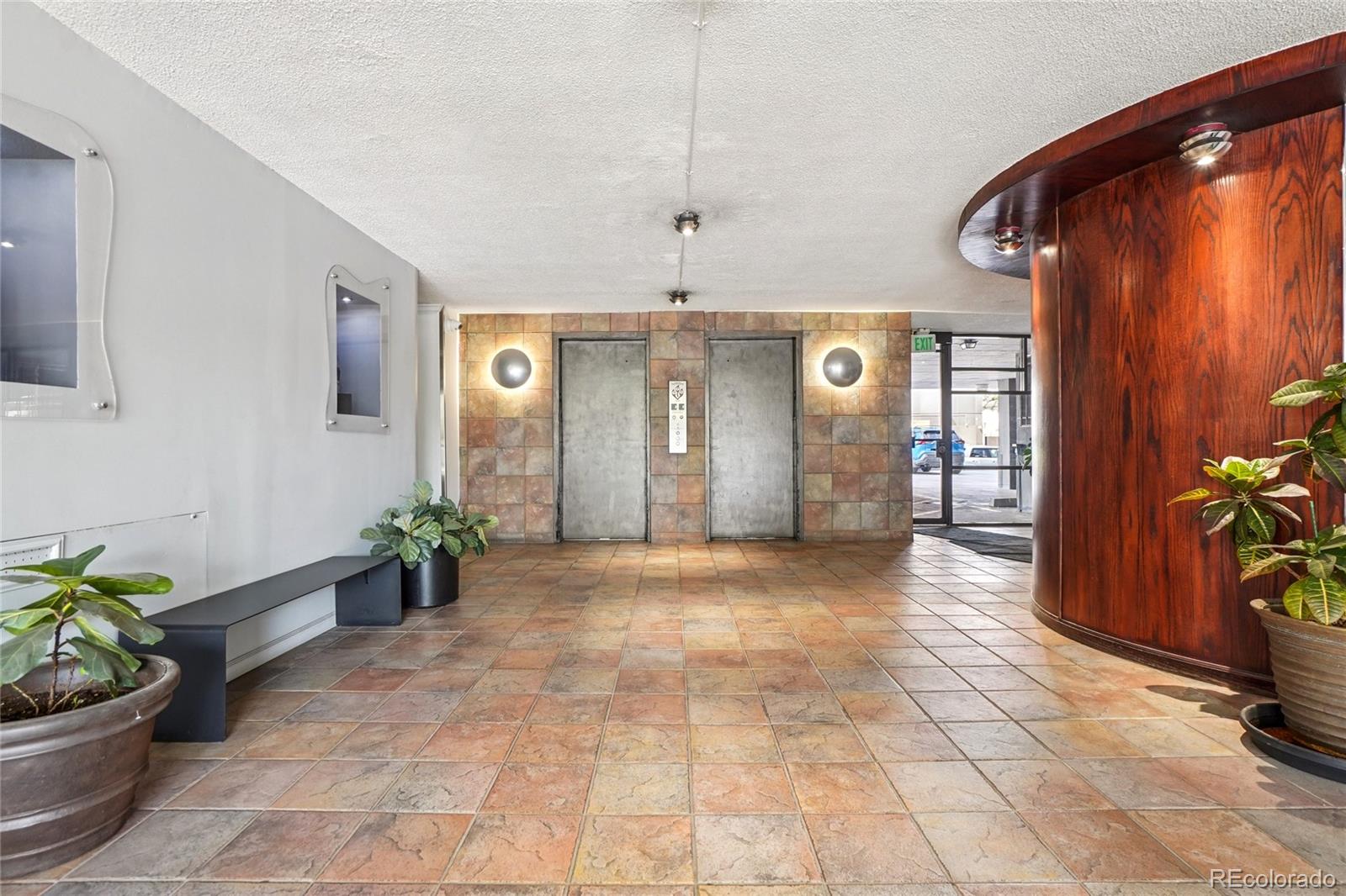 MLS Image #24 for 909 n logan street 4j,denver, Colorado