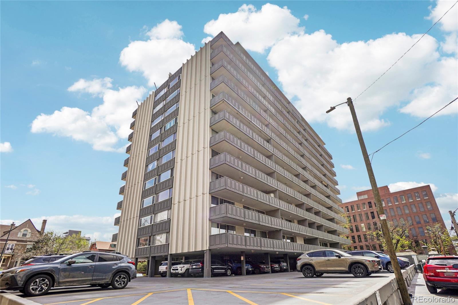 MLS Image #33 for 909 n logan street 4j,denver, Colorado