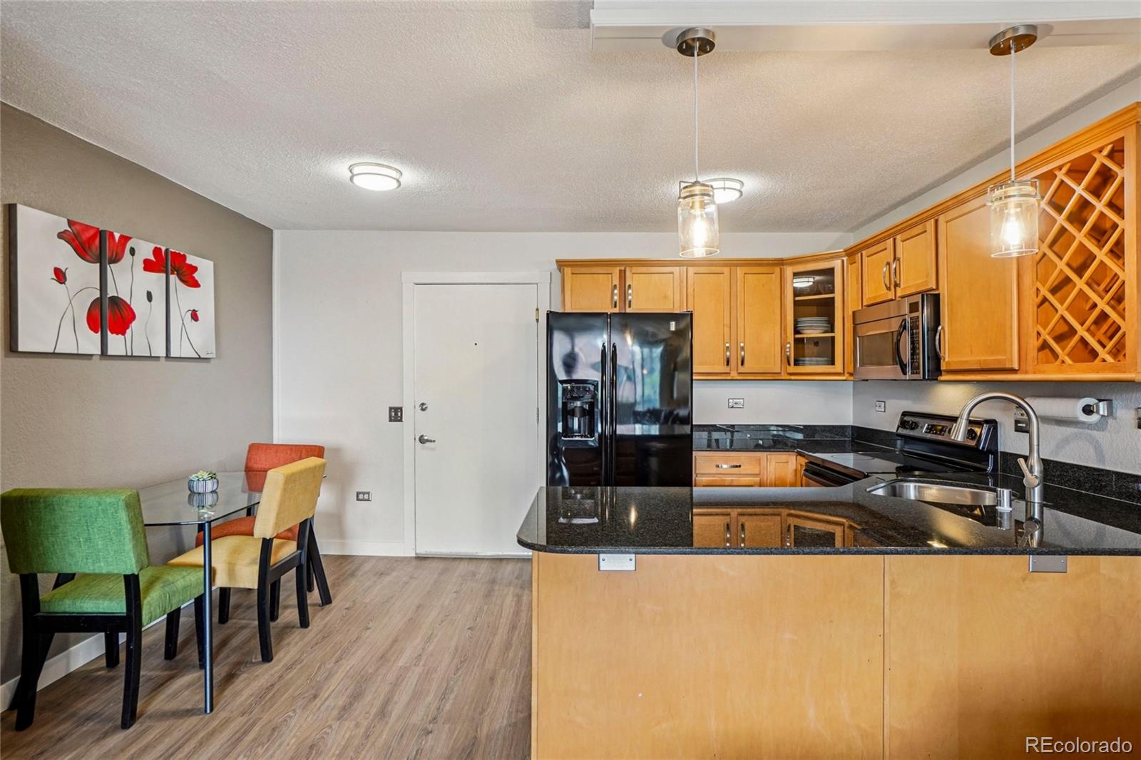 MLS Image #4 for 909 n logan street 4j,denver, Colorado