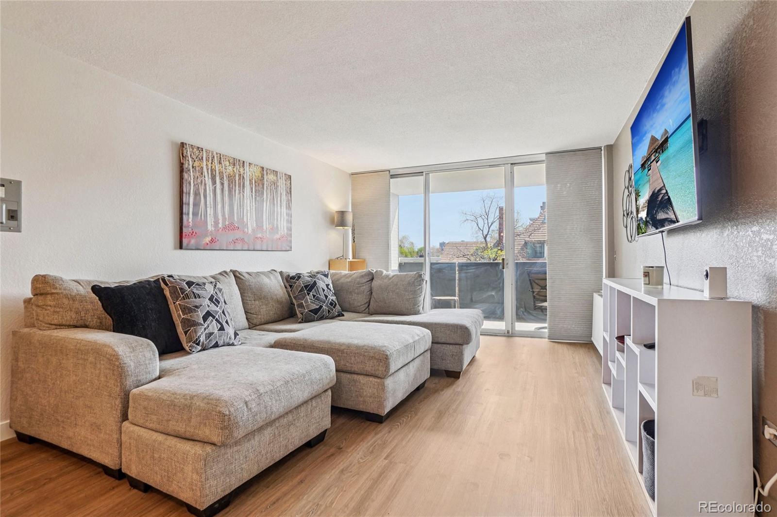 MLS Image #6 for 909 n logan street 4j,denver, Colorado