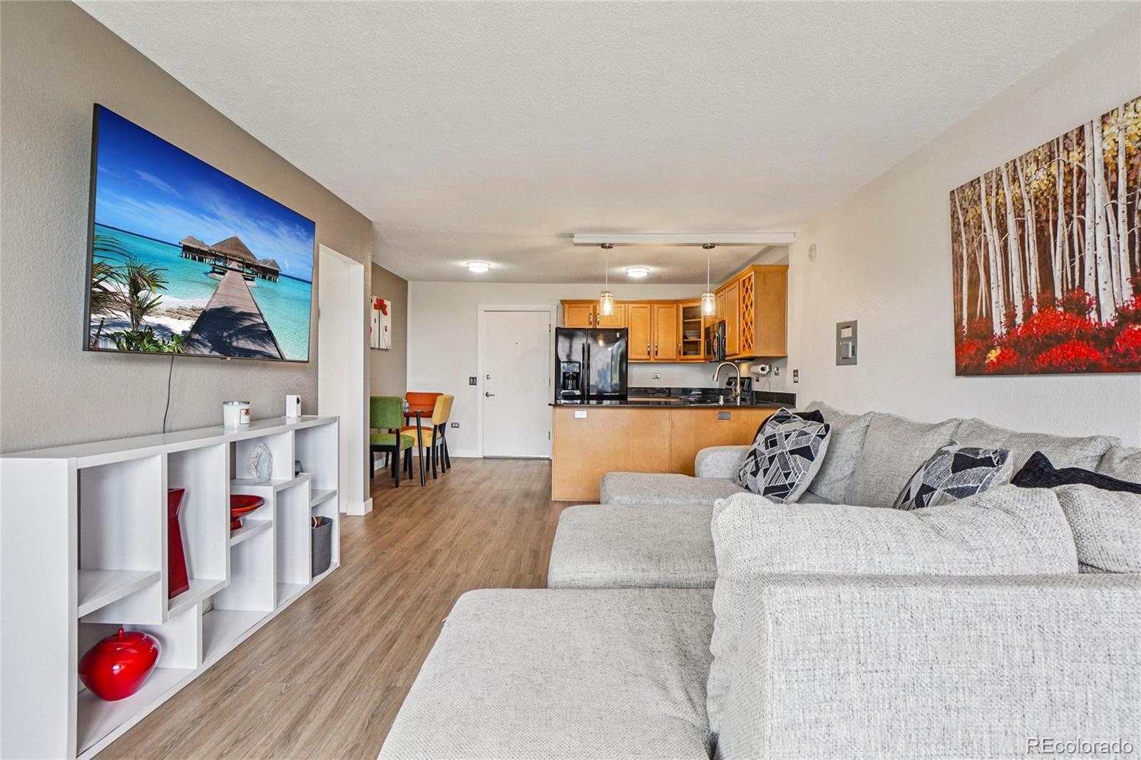 MLS Image #7 for 909 n logan street 4j,denver, Colorado