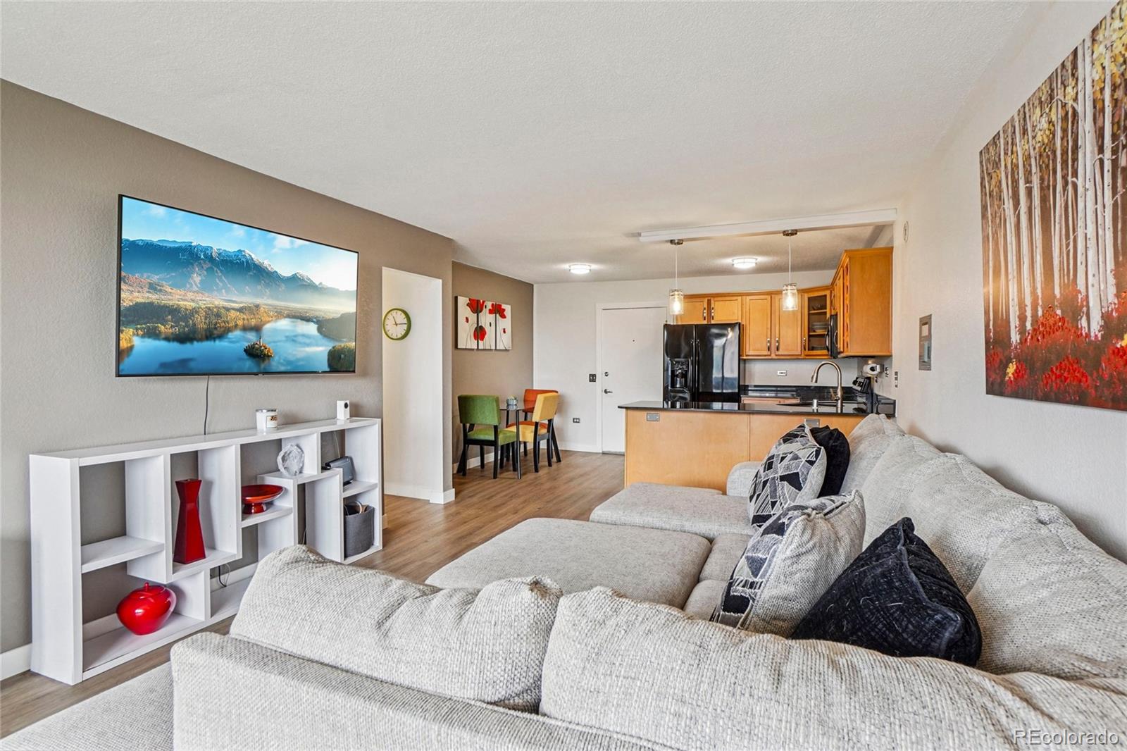 MLS Image #8 for 909 n logan street 4j,denver, Colorado